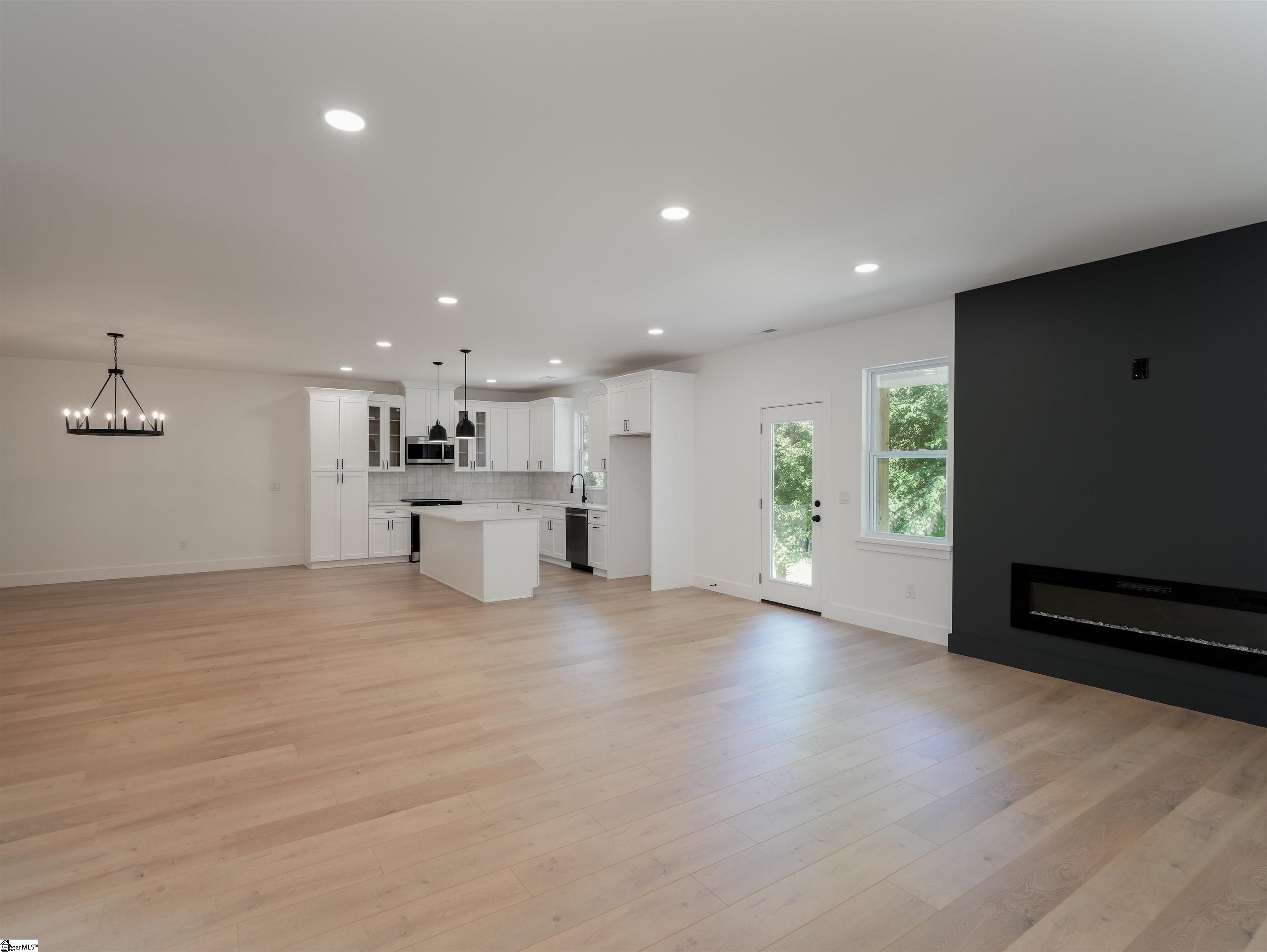 248 Queensbury Way Property Photo 9