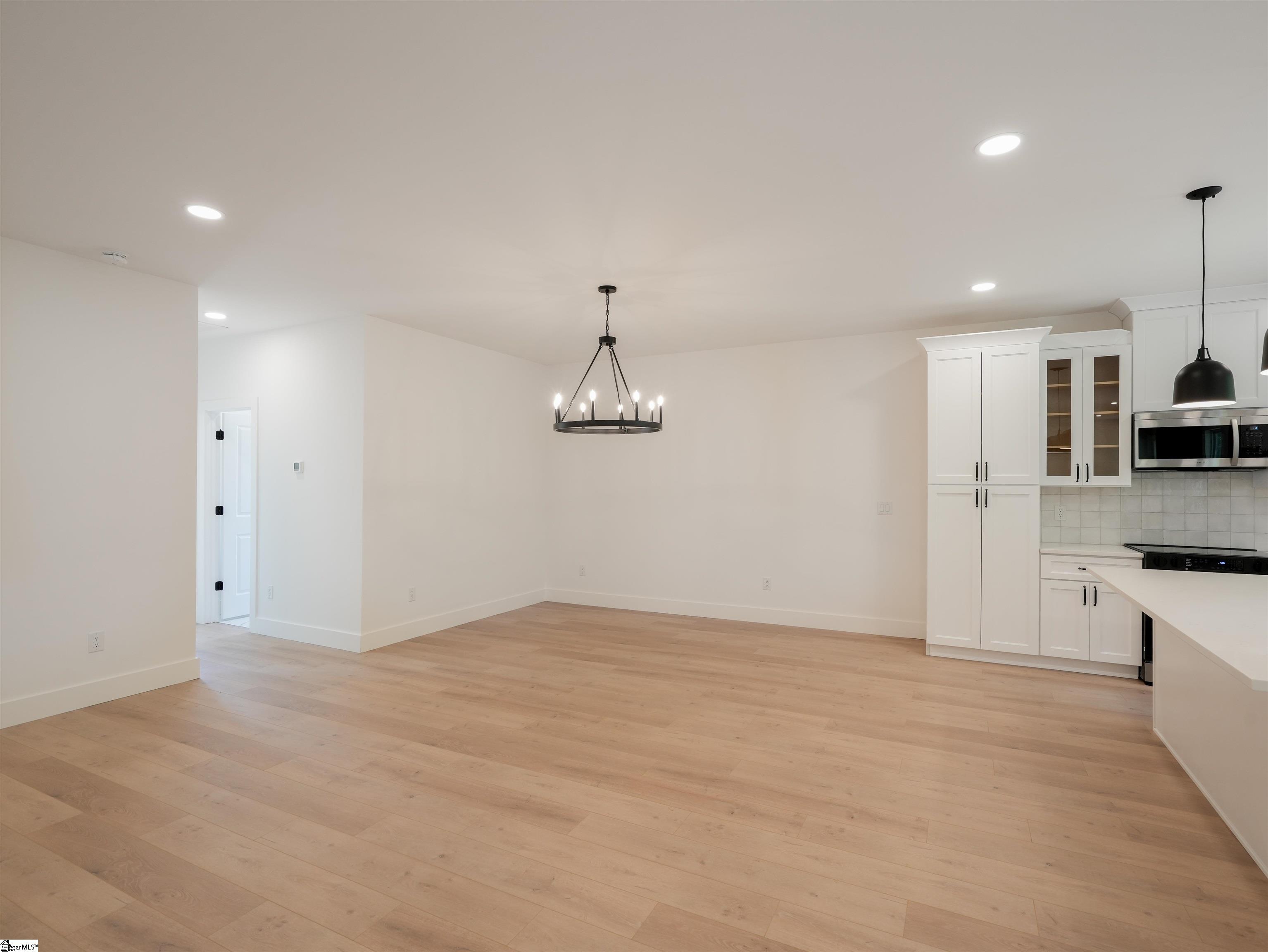 248 Queensbury Way Property Photo 10