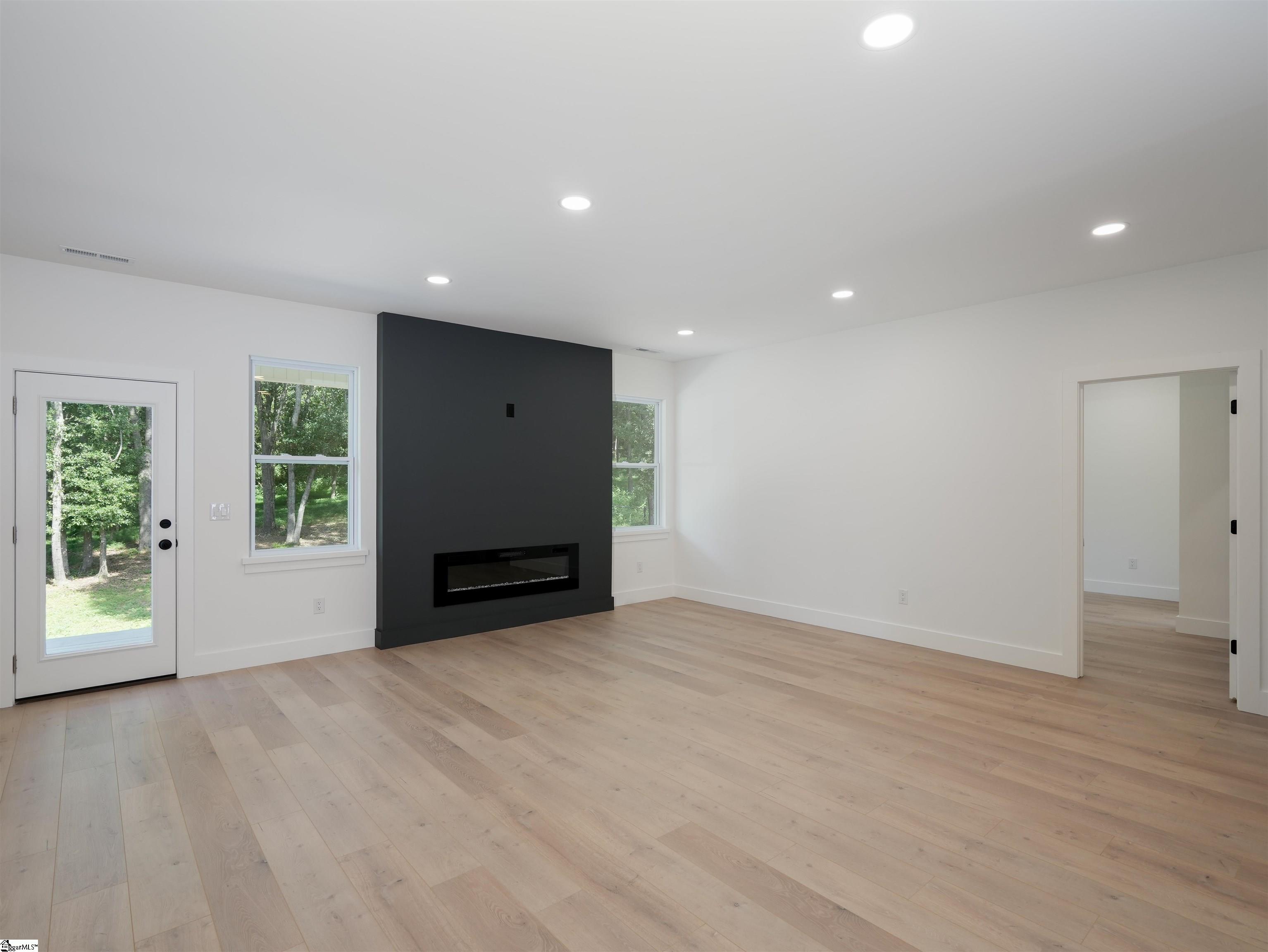 248 Queensbury Way Property Photo 11