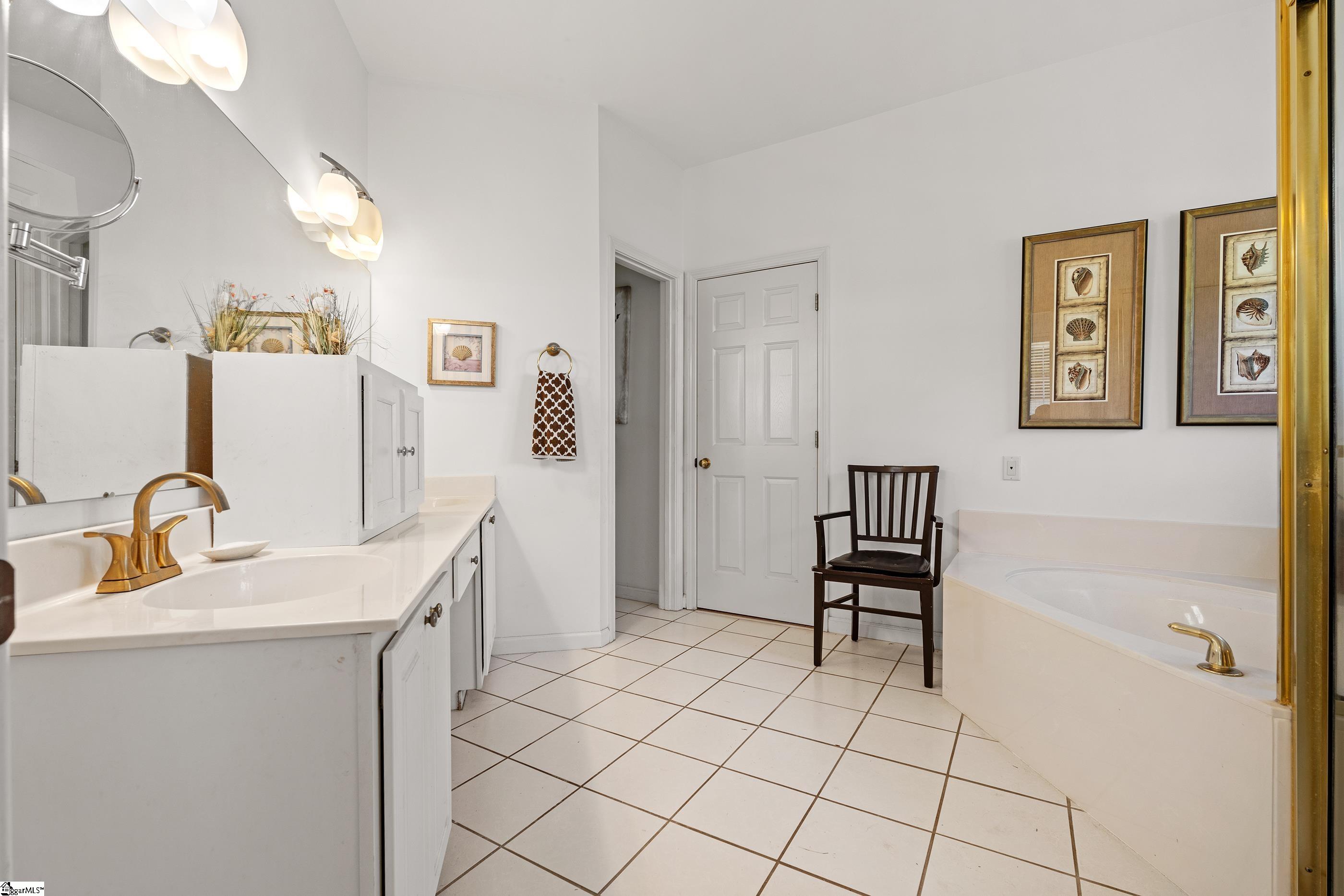 10 Kentucky Derby Court Property Photo 17