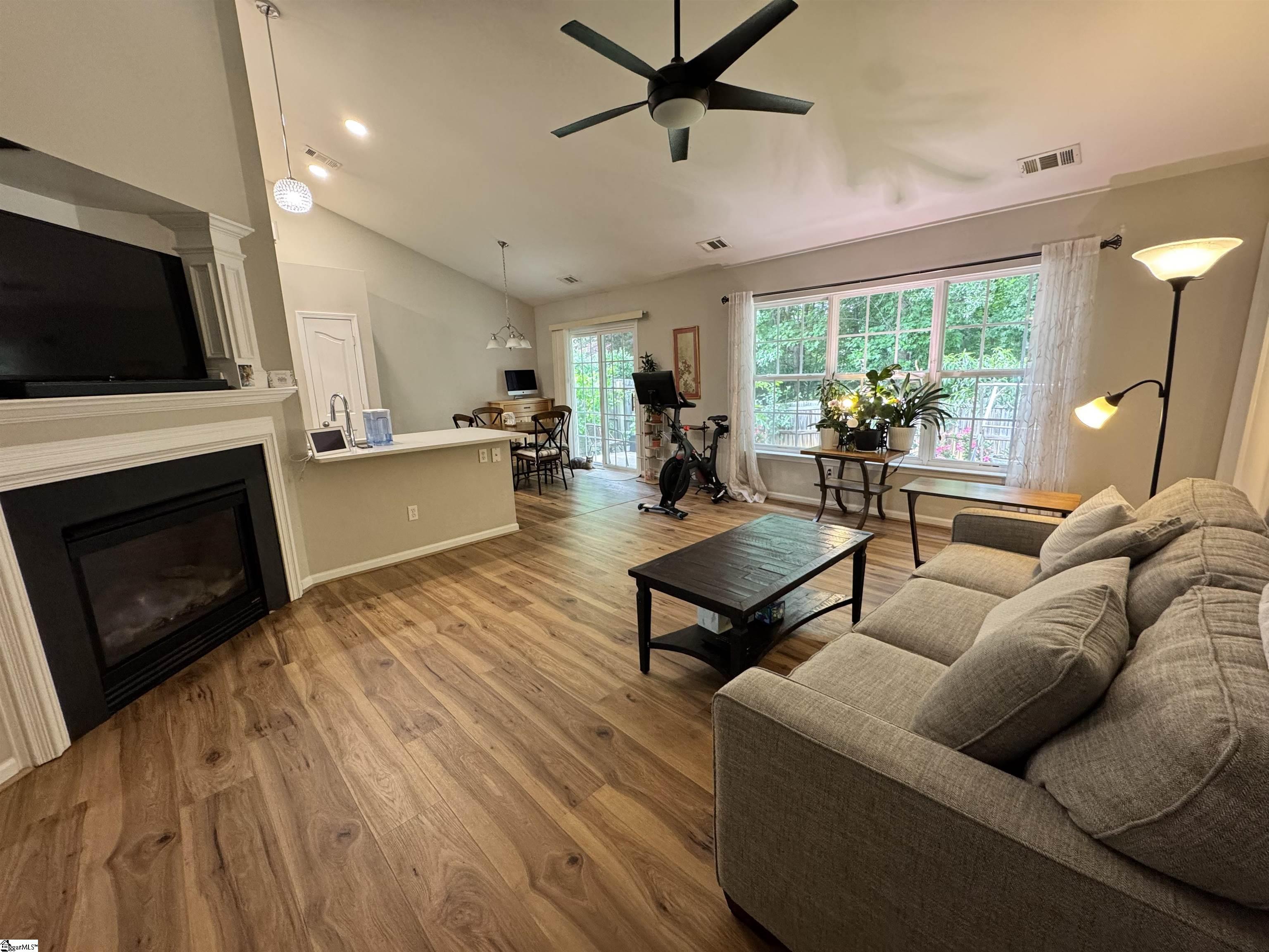 1594896 Property Photo 5