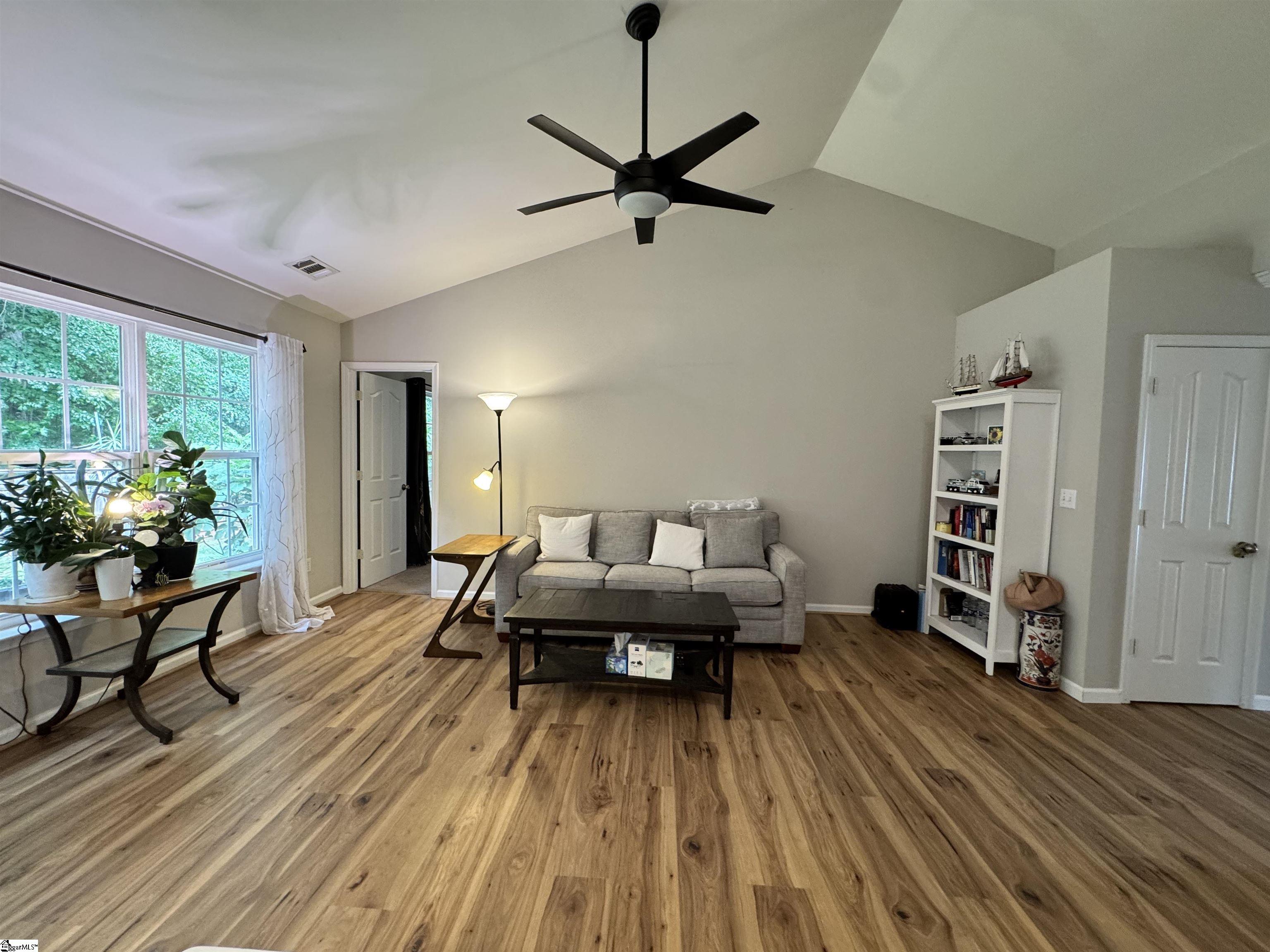 1594896 Property Photo 13