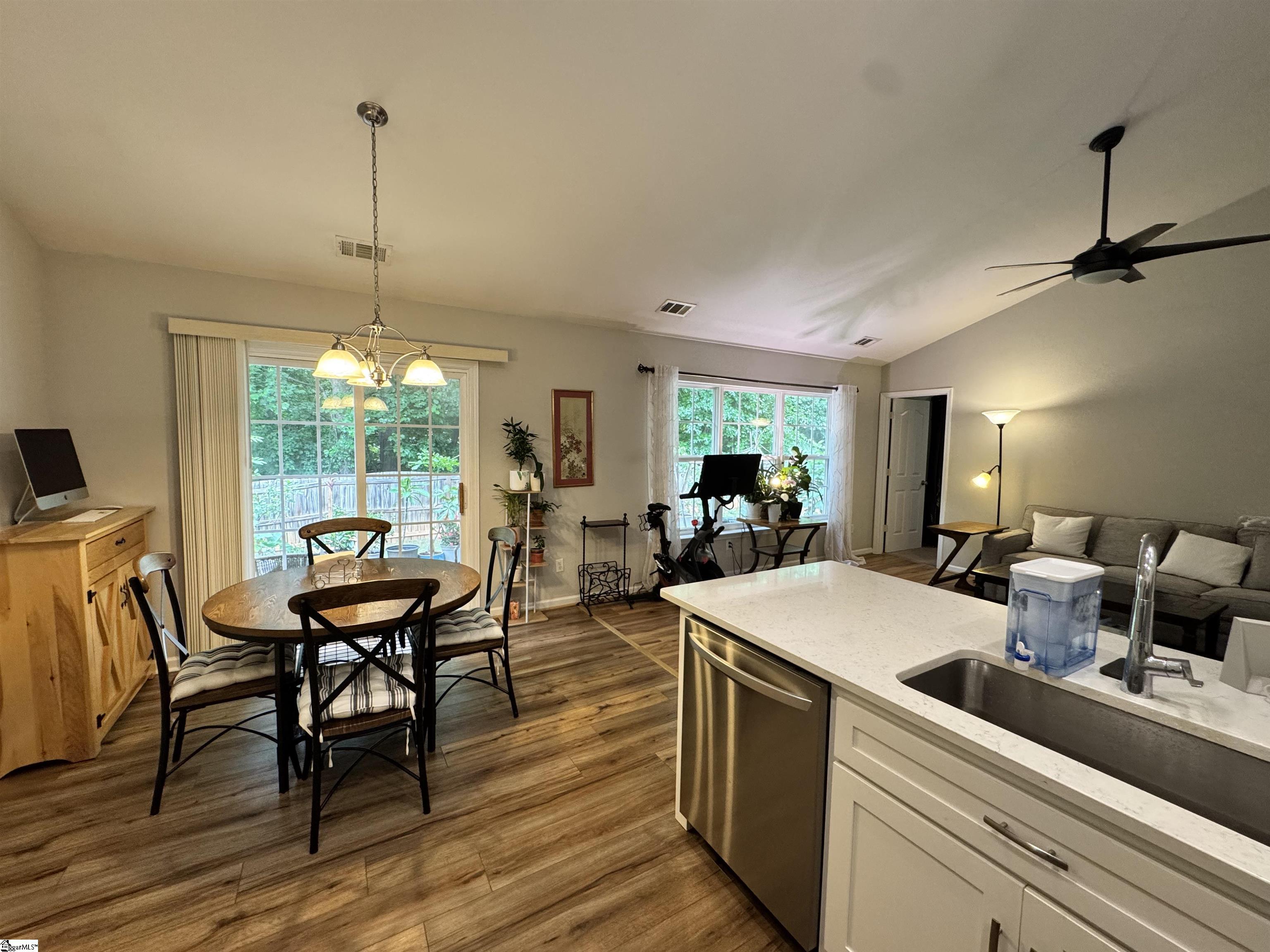 1594896 Property Photo 15