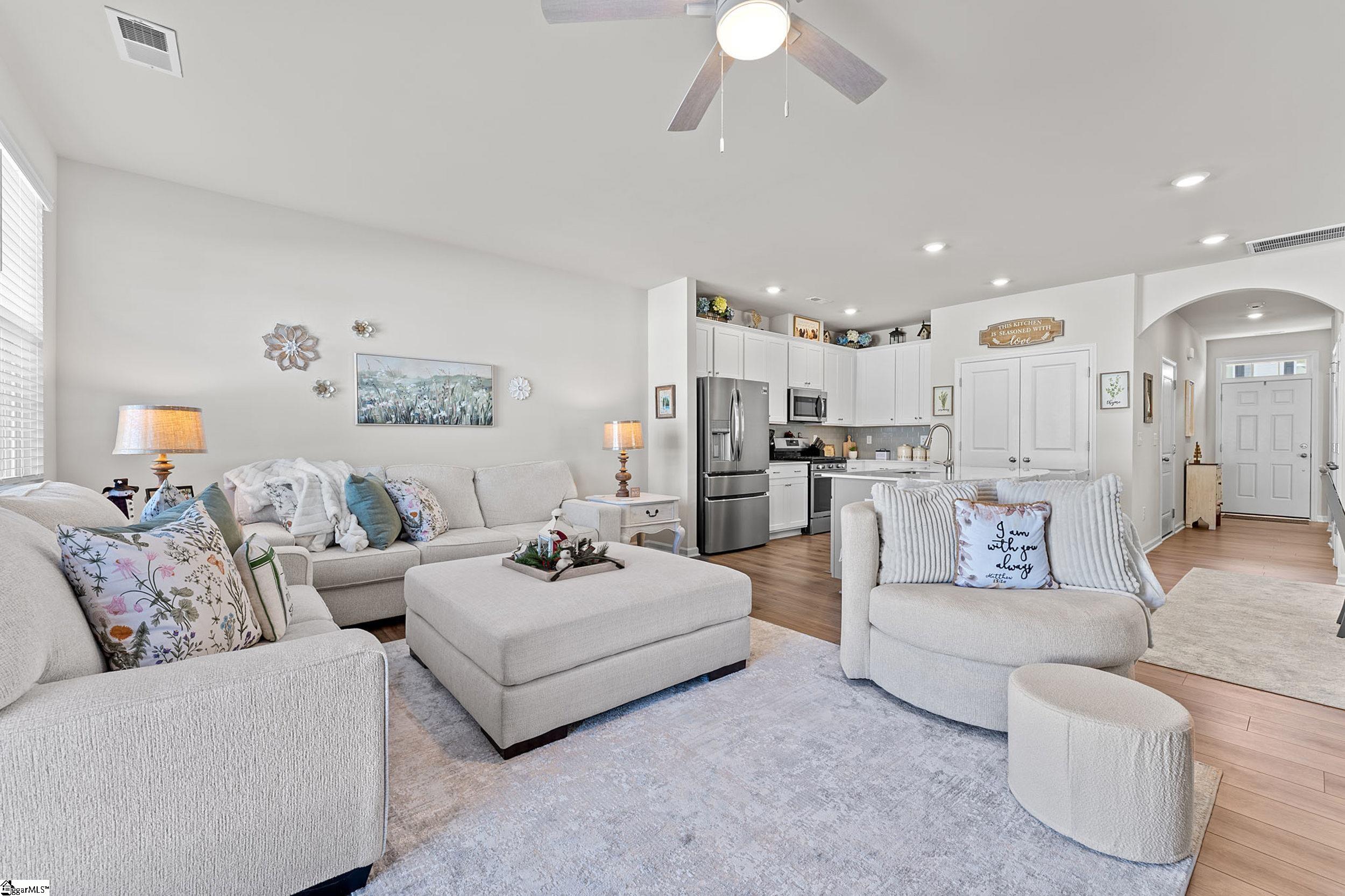 6 Loebner Lane Property Photo 8