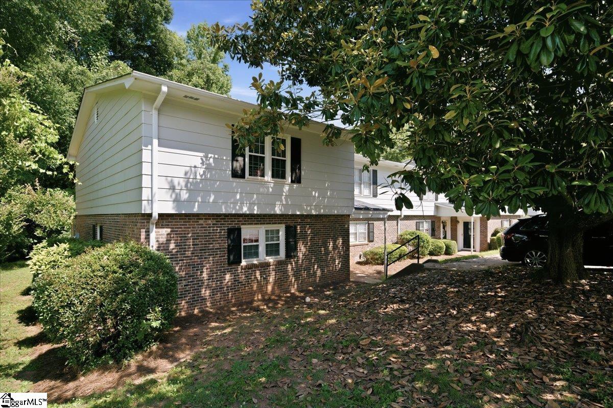 25 Summercreek Drive Property Photo 2