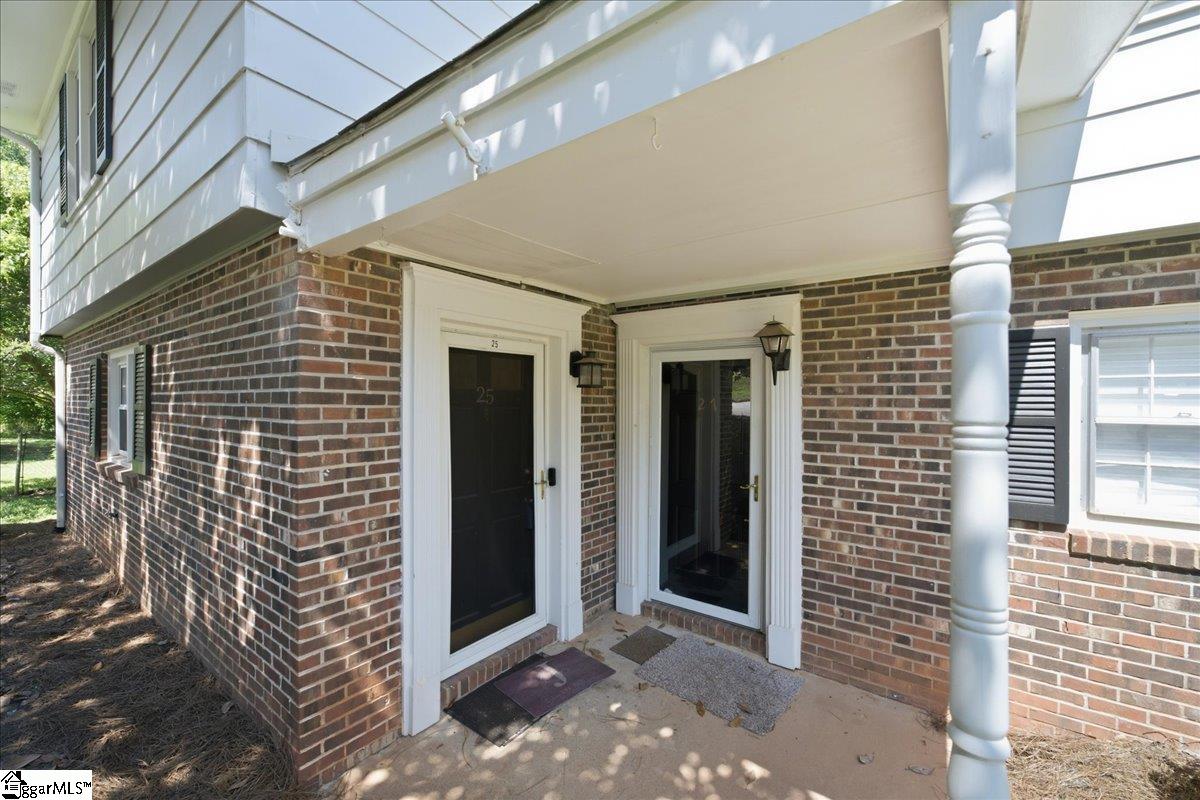 25 Summercreek Drive Property Photo 3