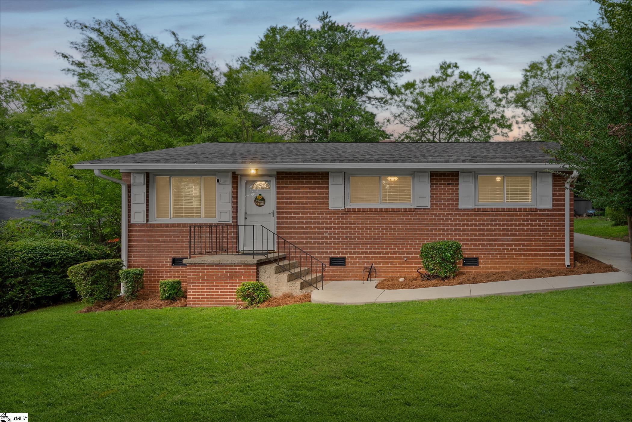 17 Eisenhower Drive Property Photo 1