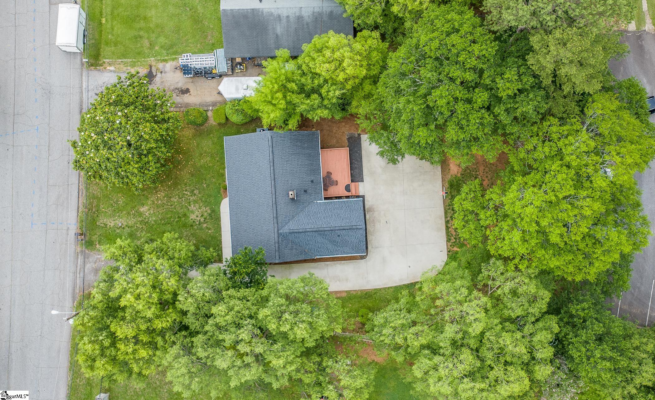 17 Eisenhower Drive Property Photo 2