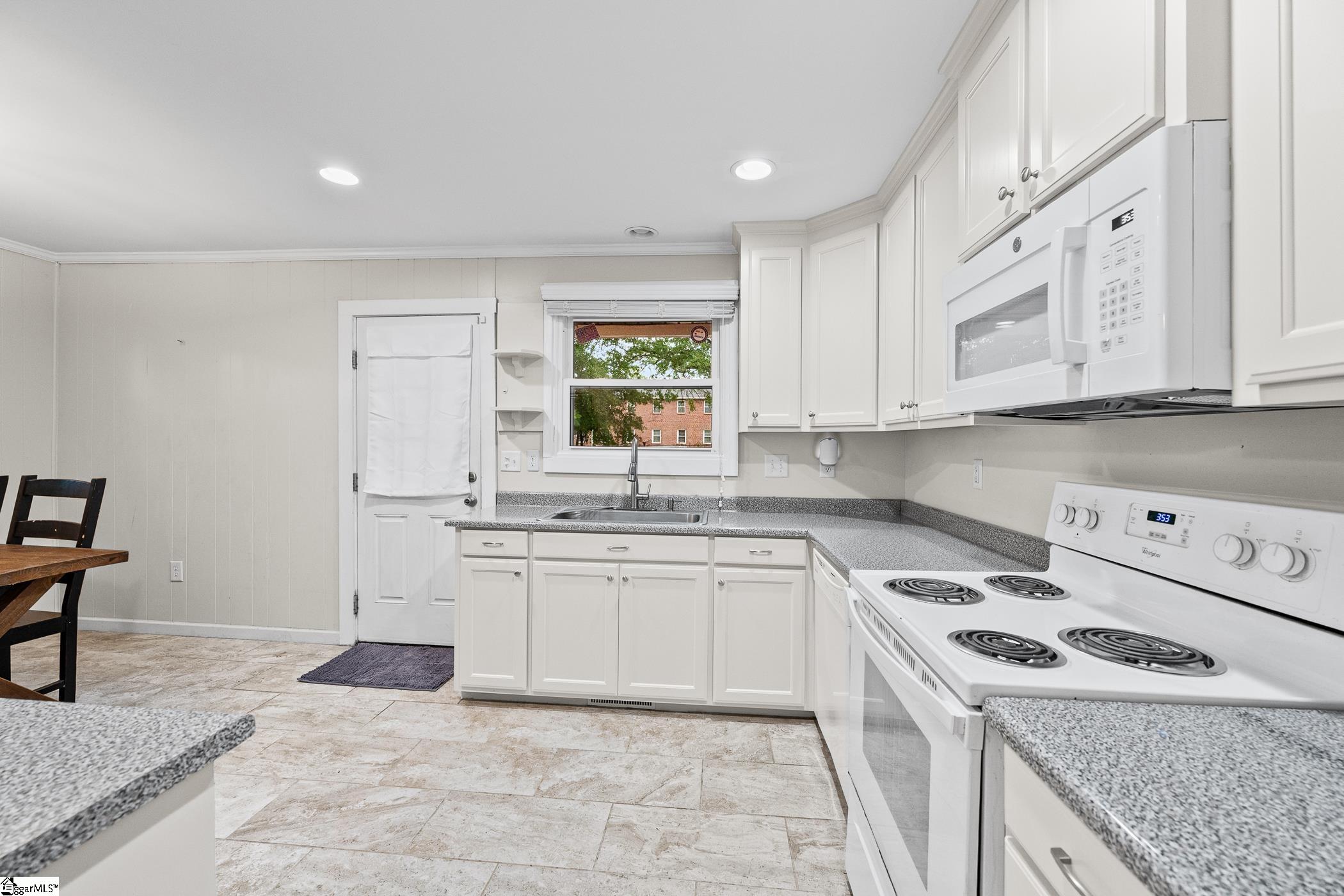 17 Eisenhower Drive Property Photo 4