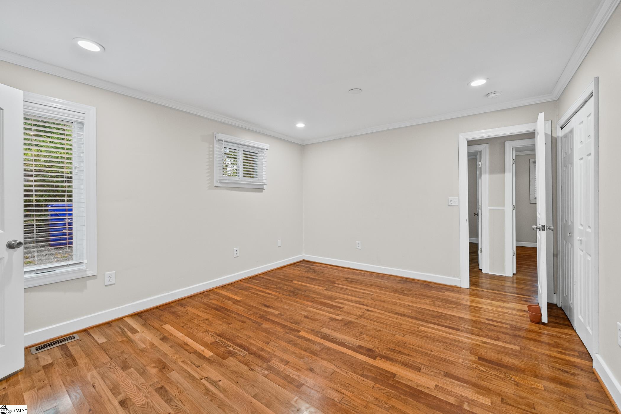 17 Eisenhower Drive Property Photo 11