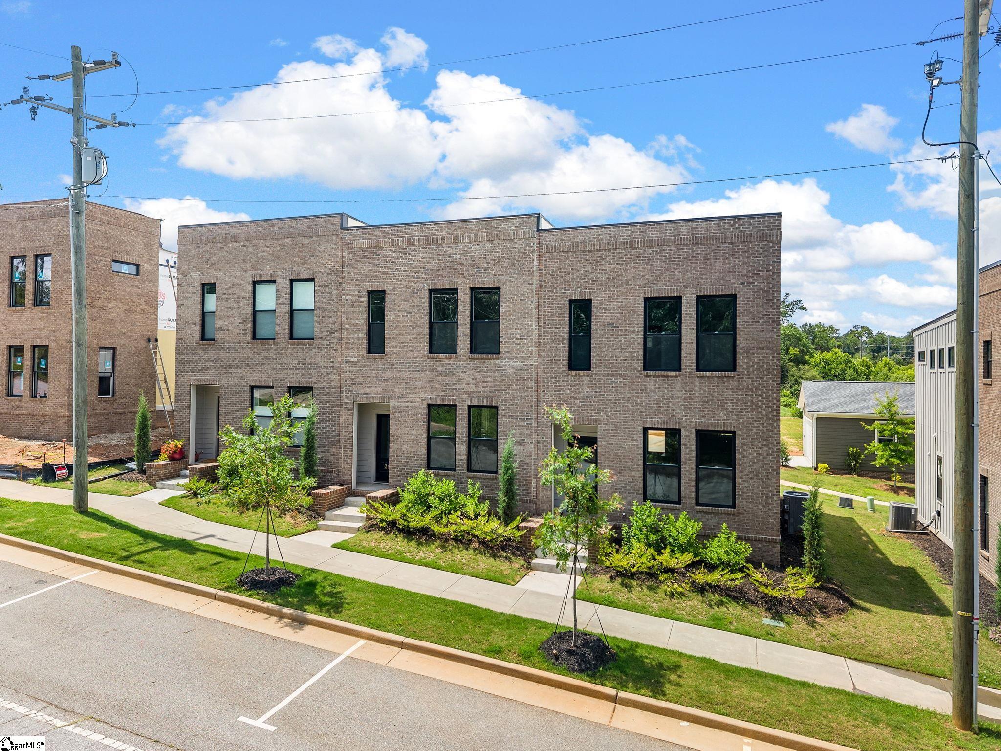 296 College Street Property Photo 2