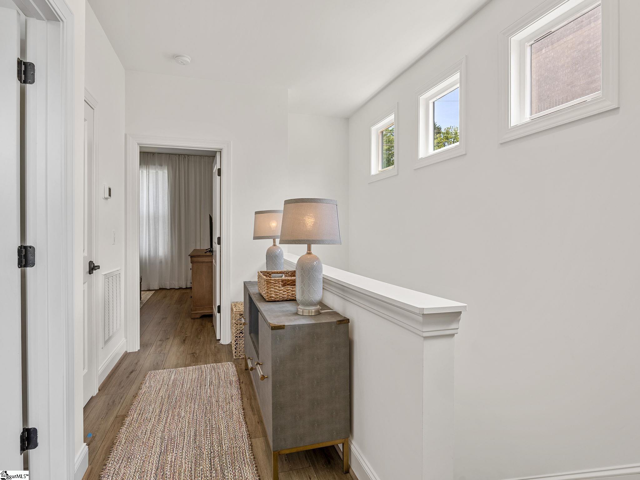 296 College Street Property Photo 23