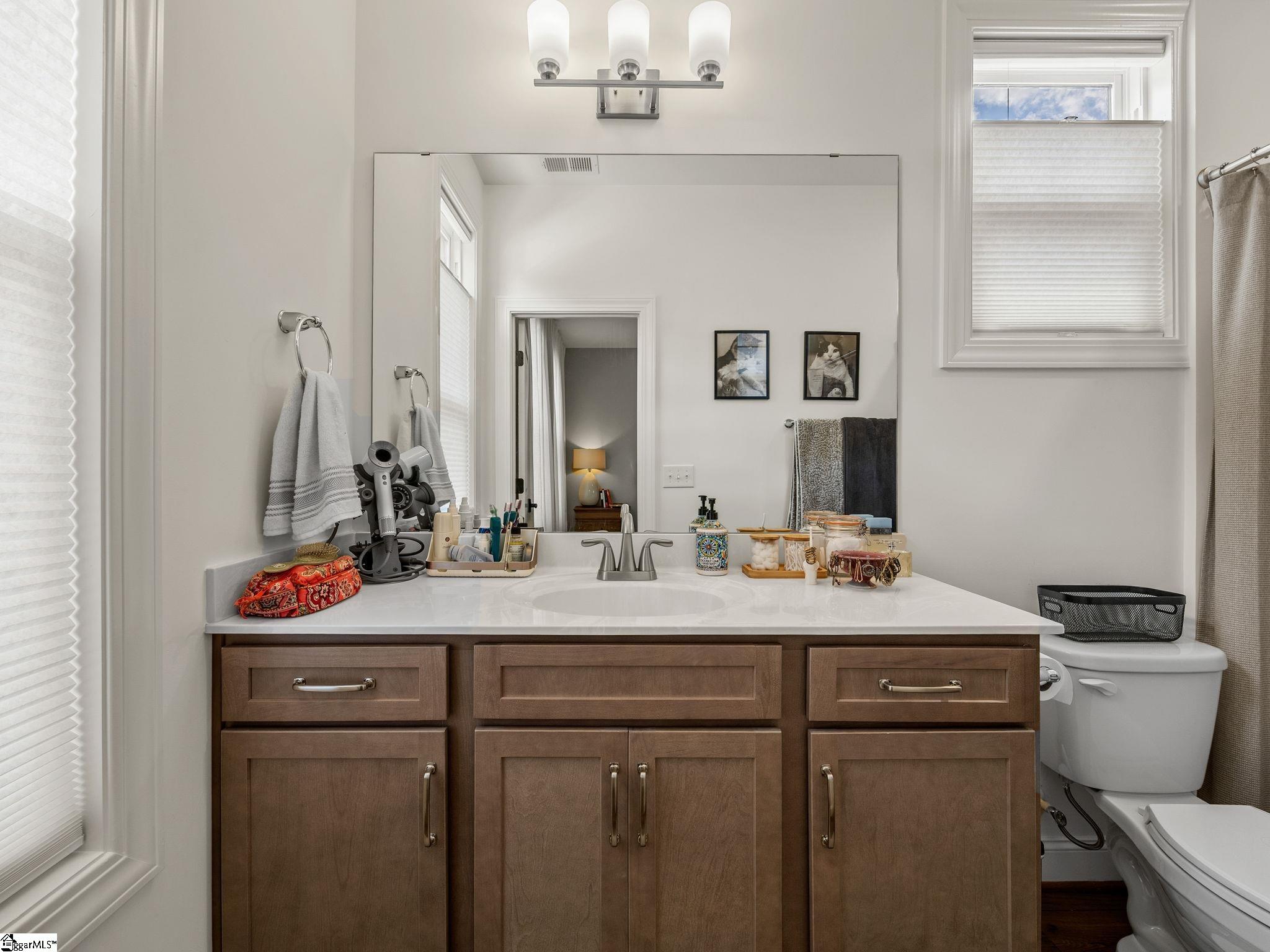 296 College Street Property Photo 28