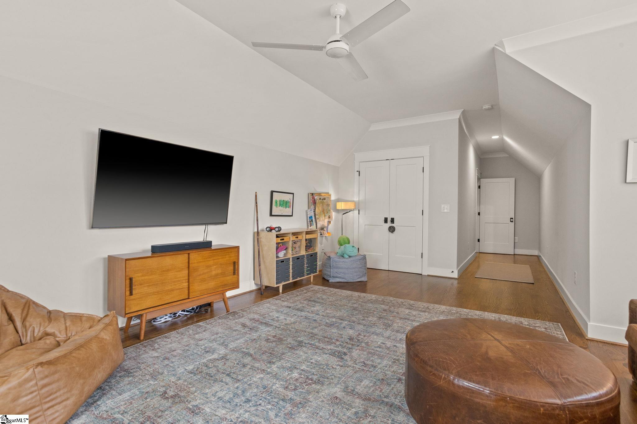 110 Newman Street Property Photo 43