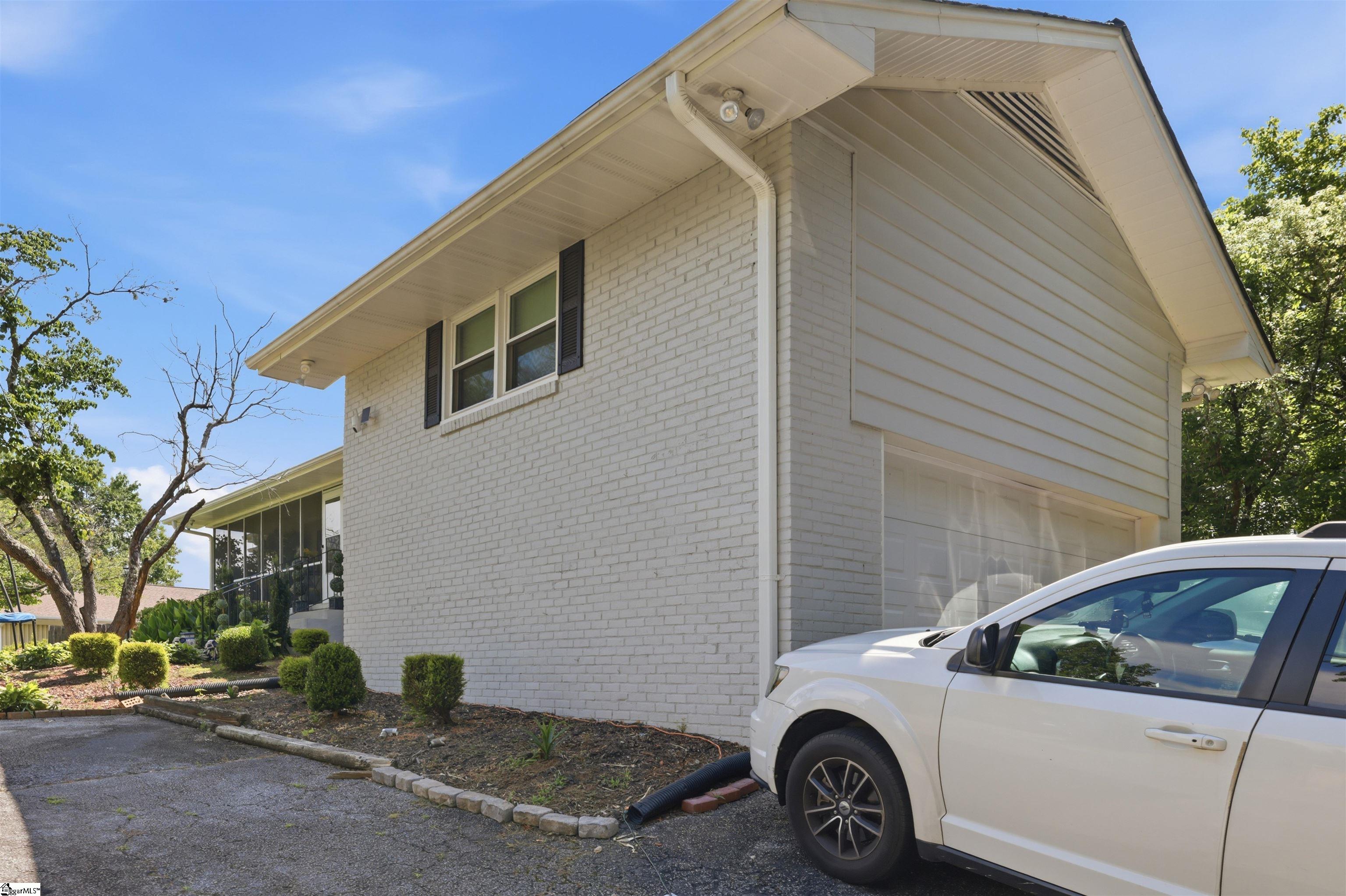 196 Raines Road Property Photo 2