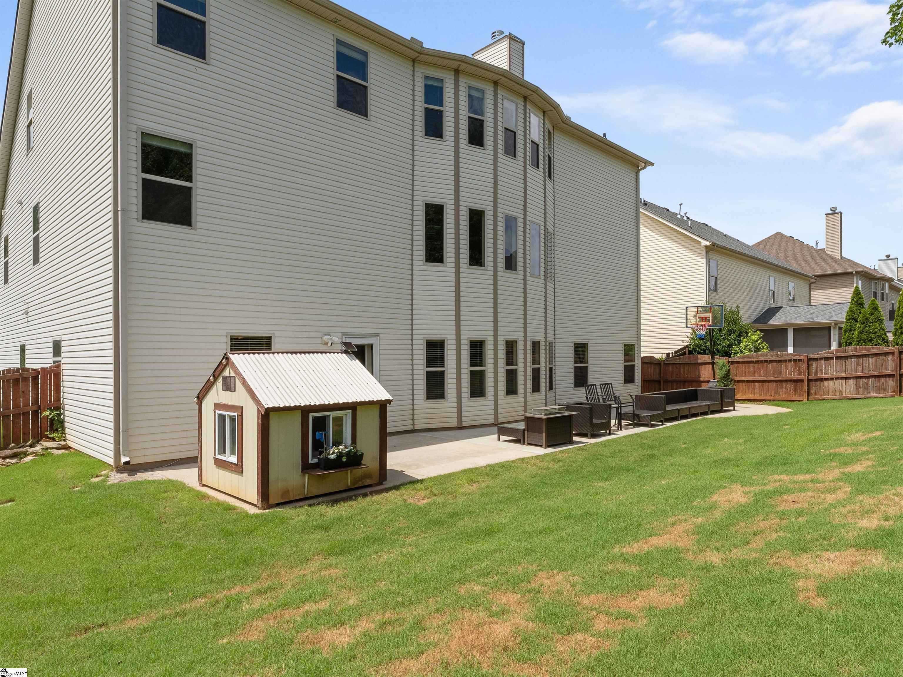 135 Creek Shoals Drive Property Photo 3