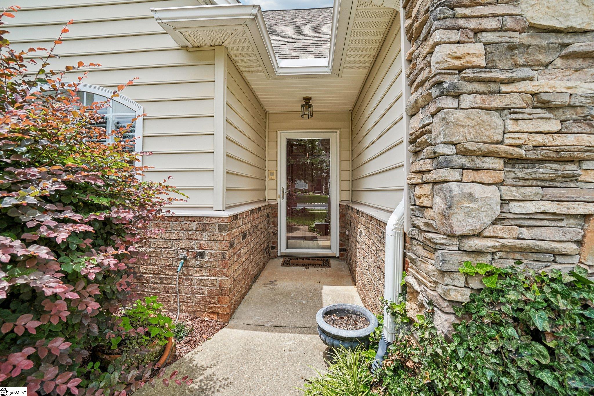 326 Crandall Way Property Photo 4