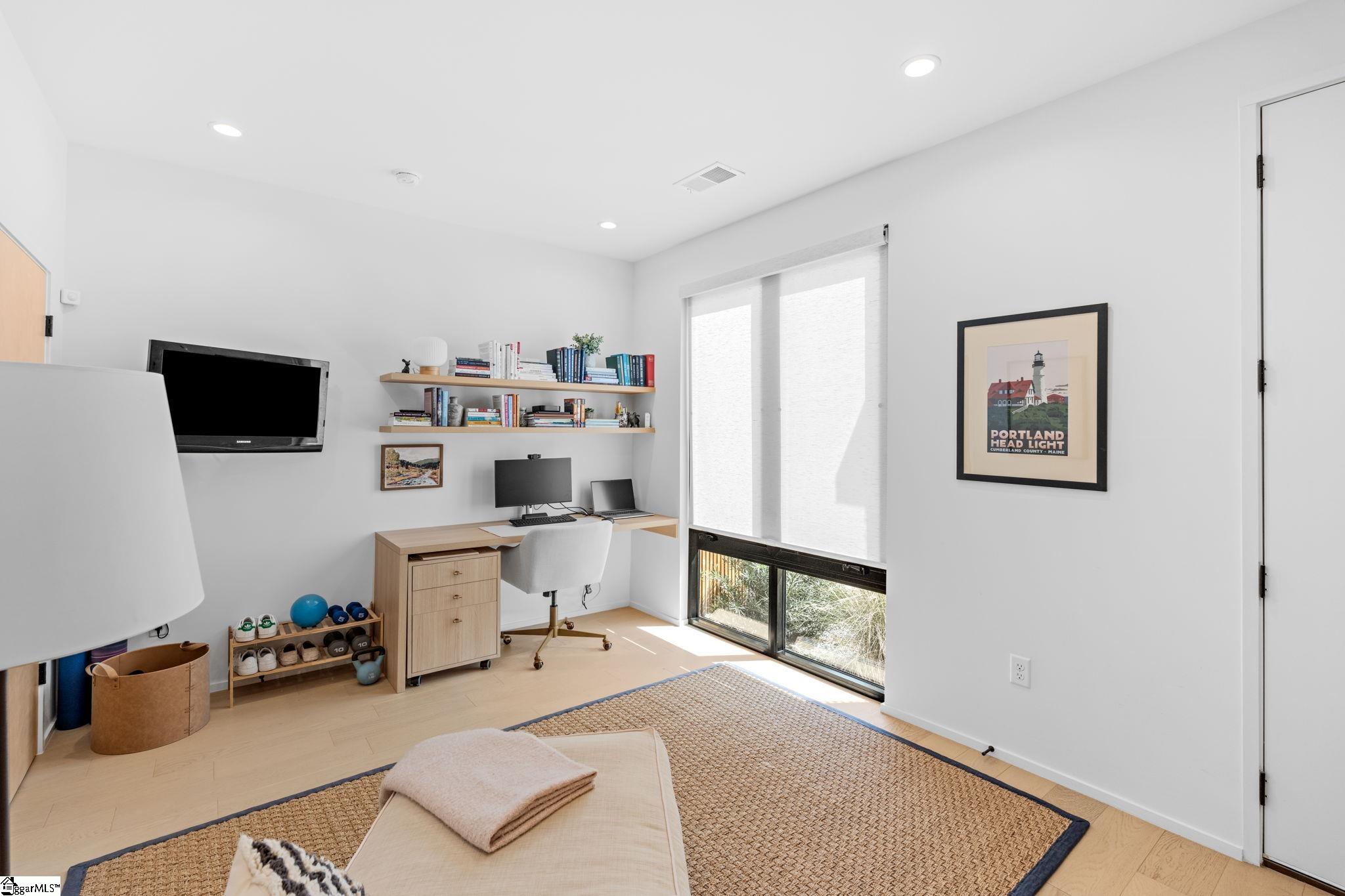 117 E Stone Avenue Property Photo 6