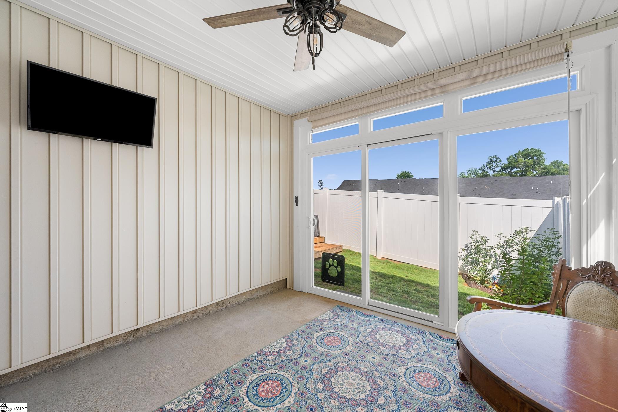 607 Cresslyn Court Property Photo 3