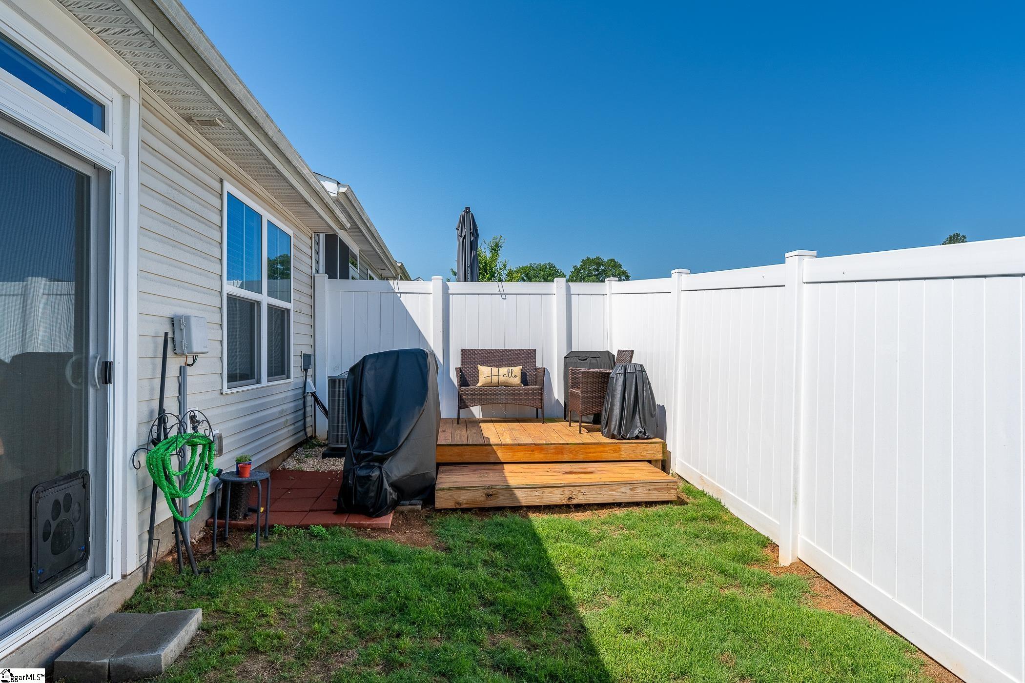 607 Cresslyn Court Property Photo 4