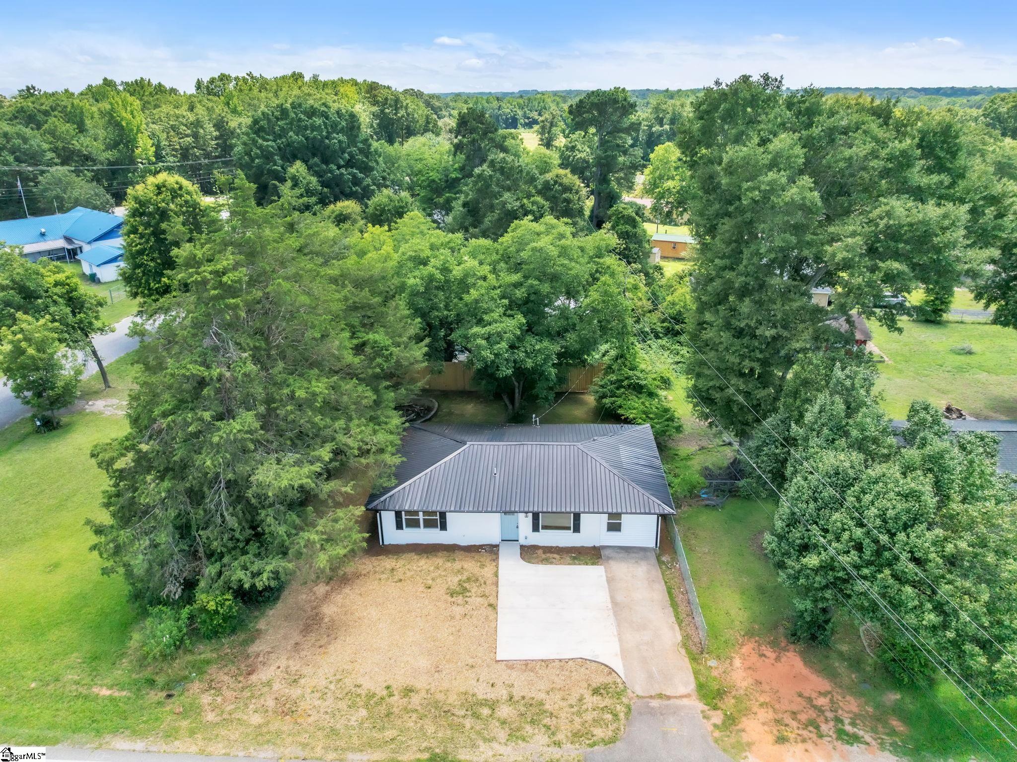 7 Beaverdam Road Property Photo 2
