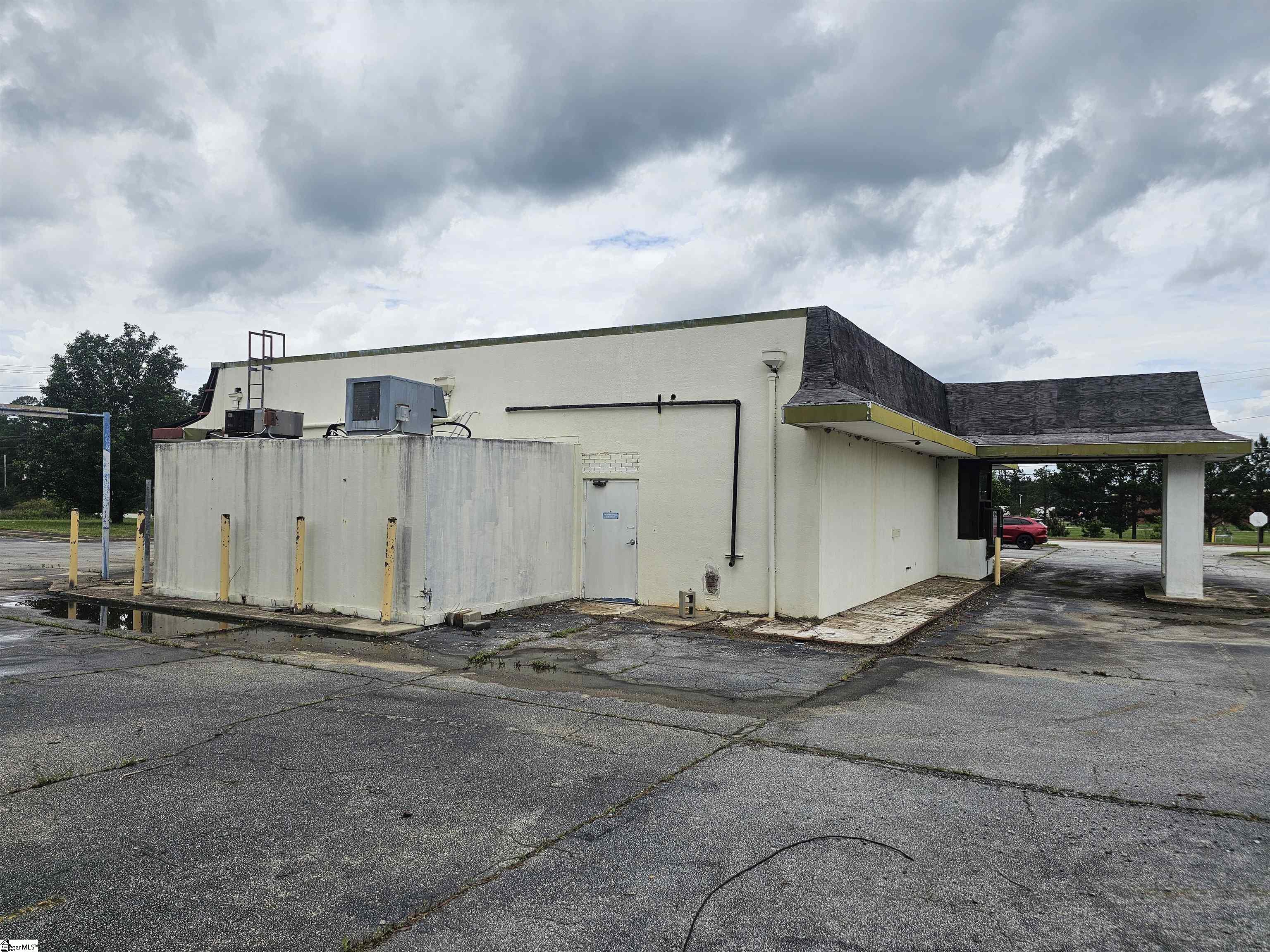 1051 Wc Dobbins Highway Property Photo 4