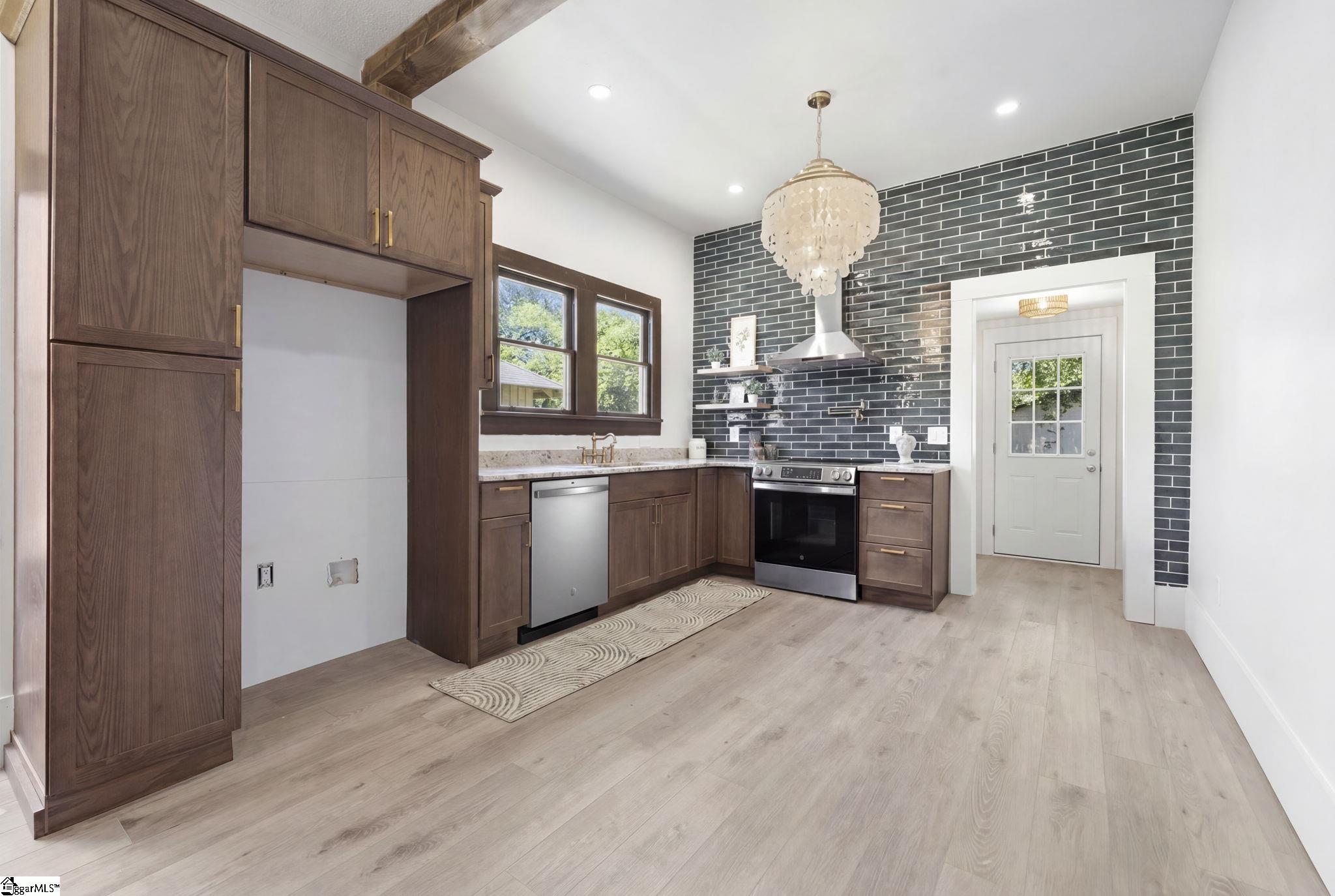 8 Bragg Street Property Photo 12