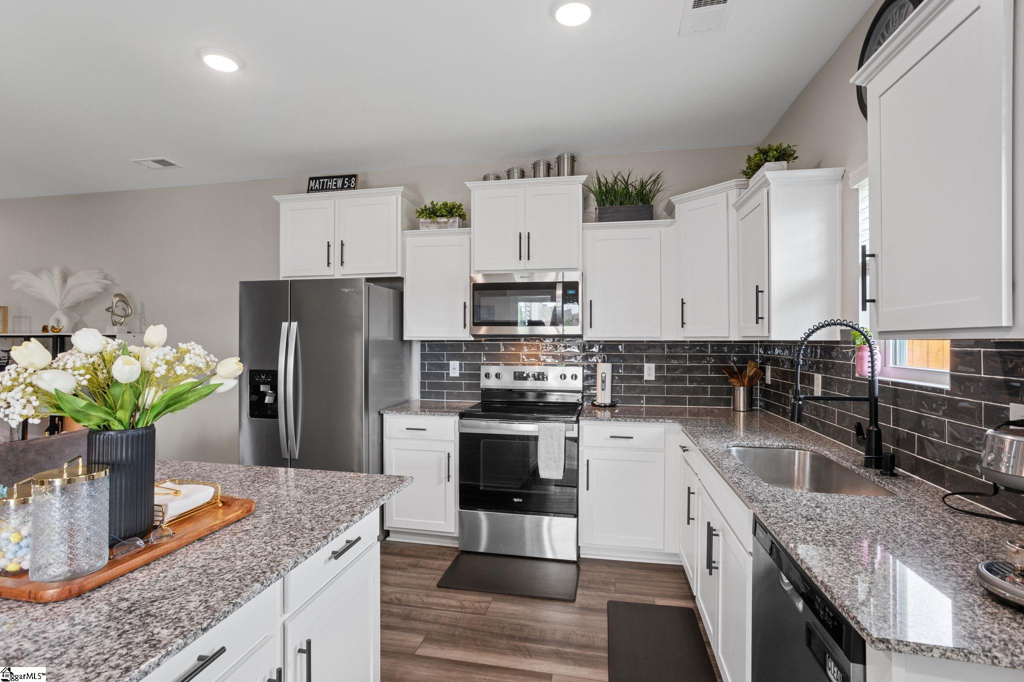 107 Brown Circle Property Photo 8