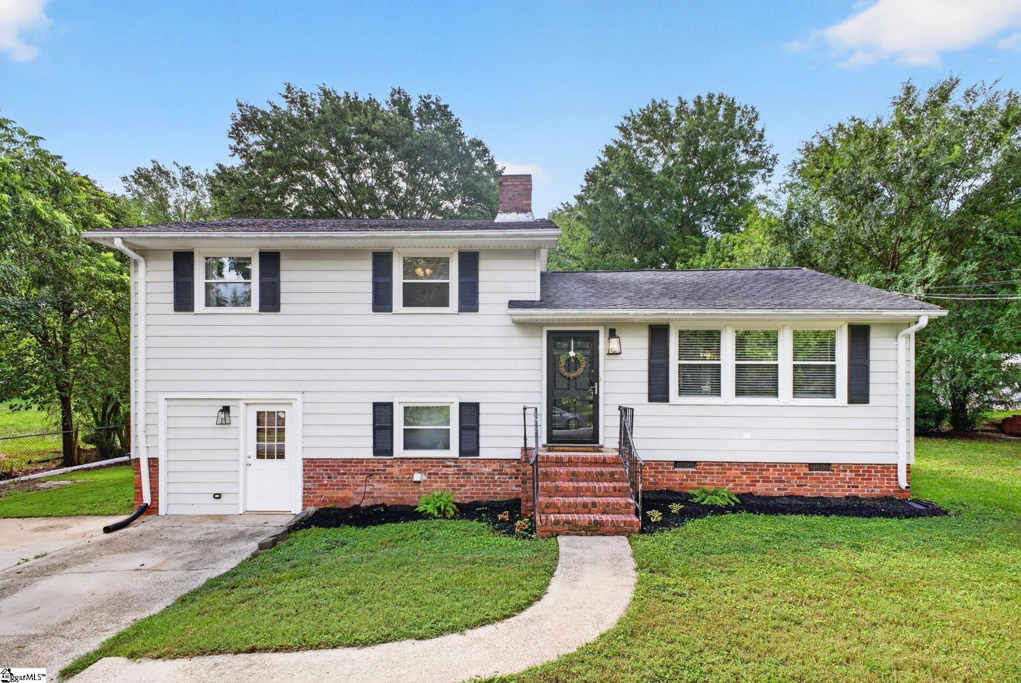 112 E Belvedere Road Property Photo 1