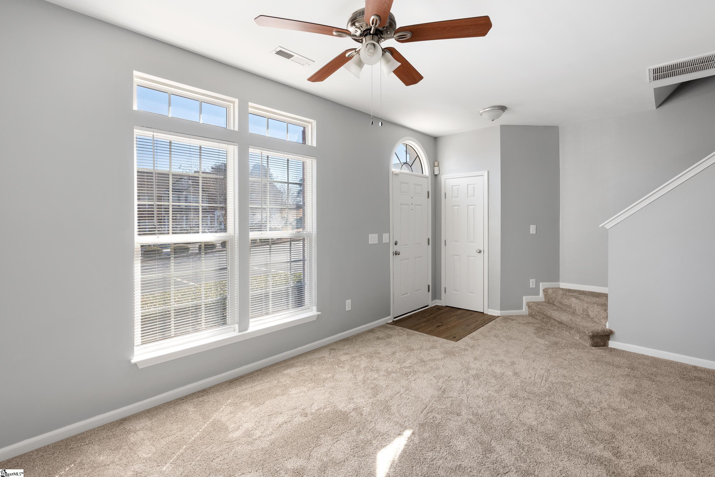77 Spring Crossing Circle Property Photo 2