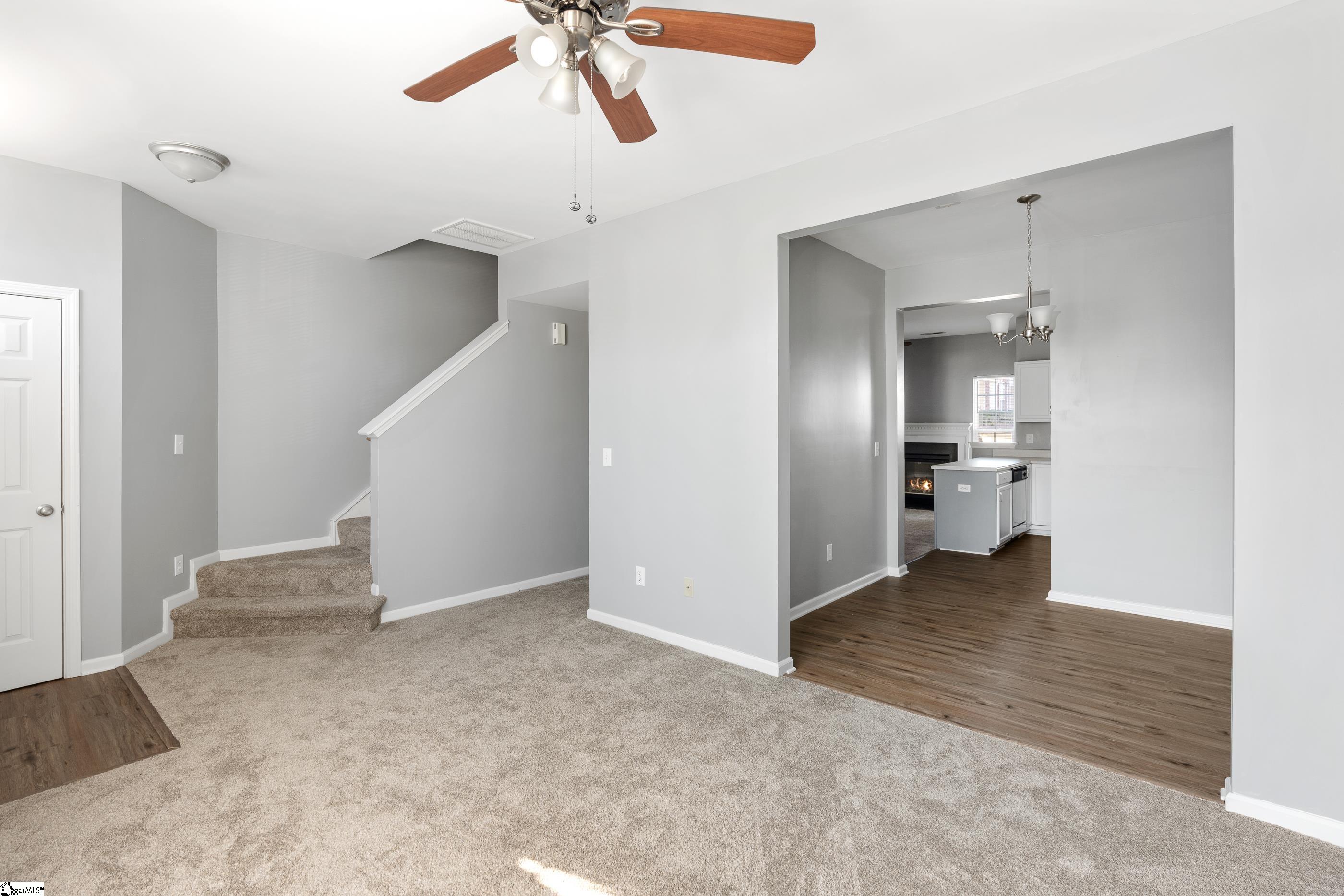 77 Spring Crossing Circle Property Photo 3