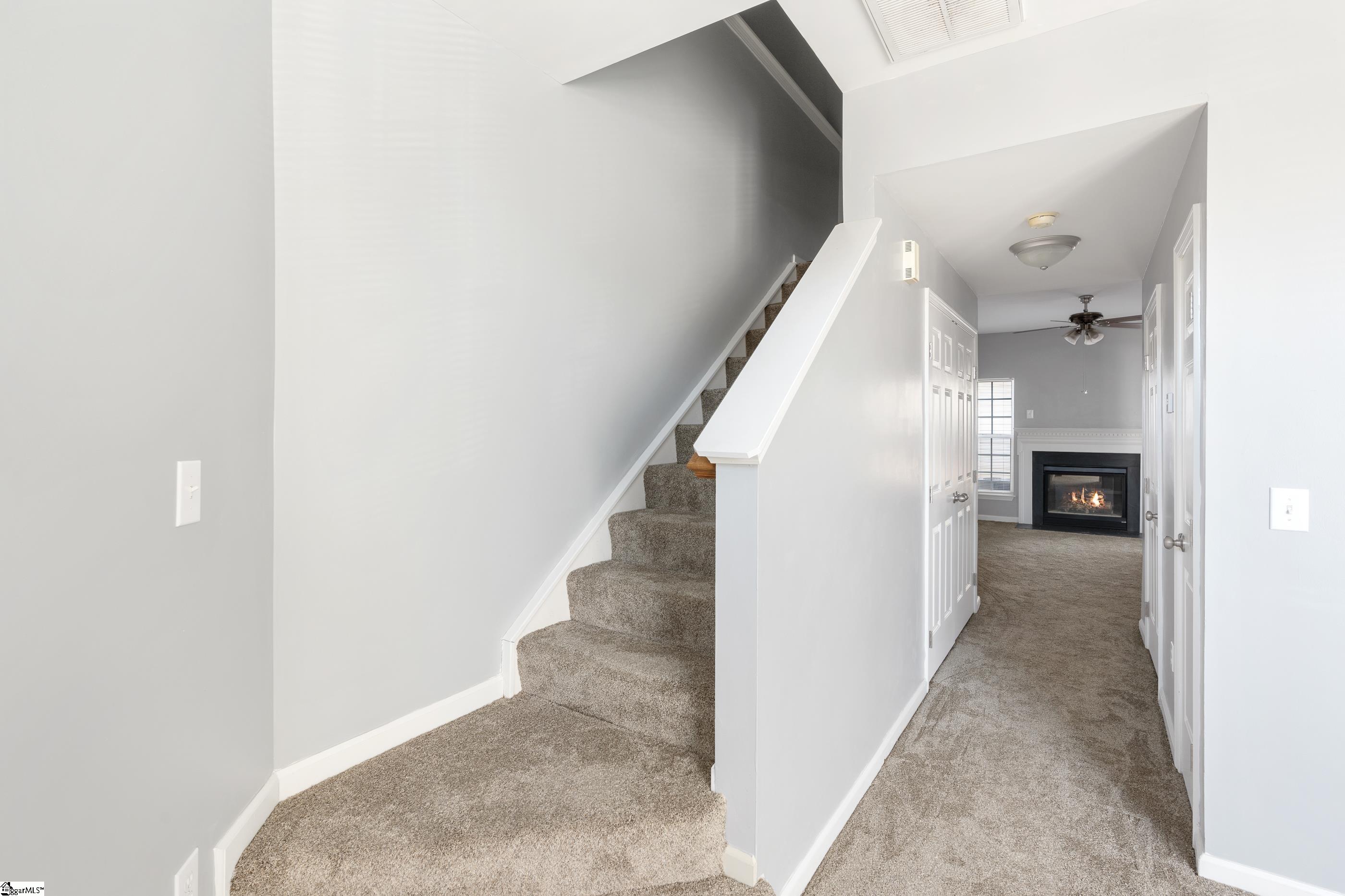 77 Spring Crossing Circle Property Photo 4