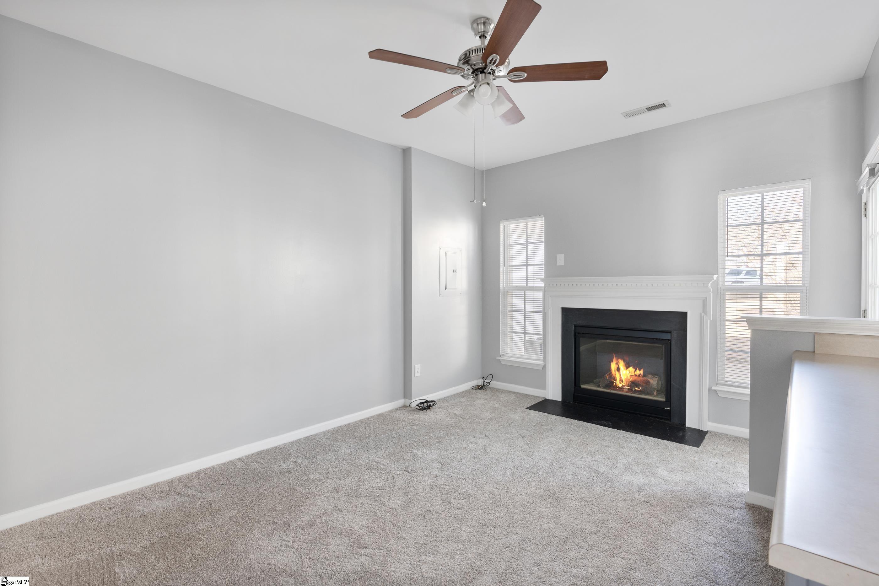 77 Spring Crossing Circle Property Photo 5