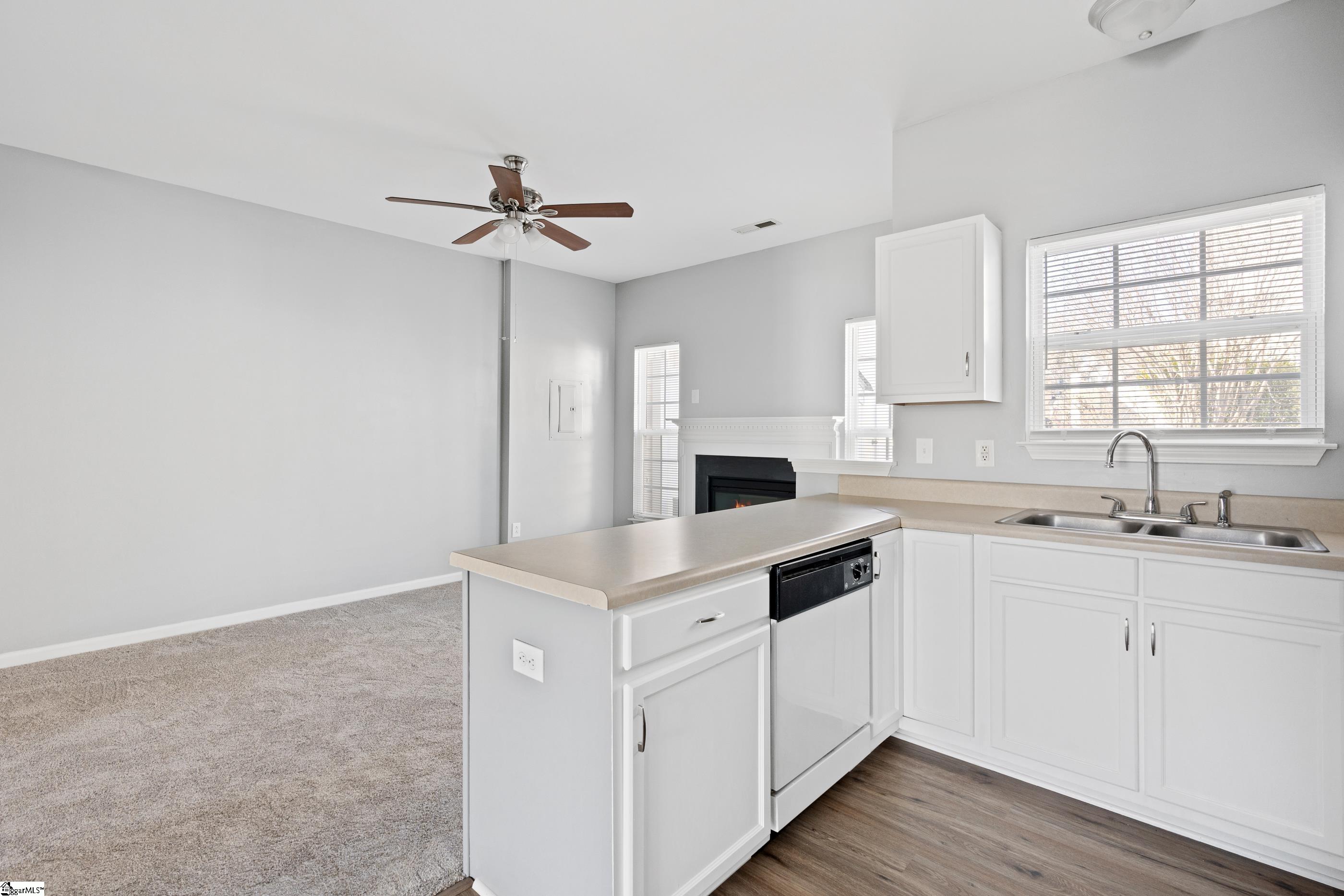 77 Spring Crossing Circle Property Photo 8