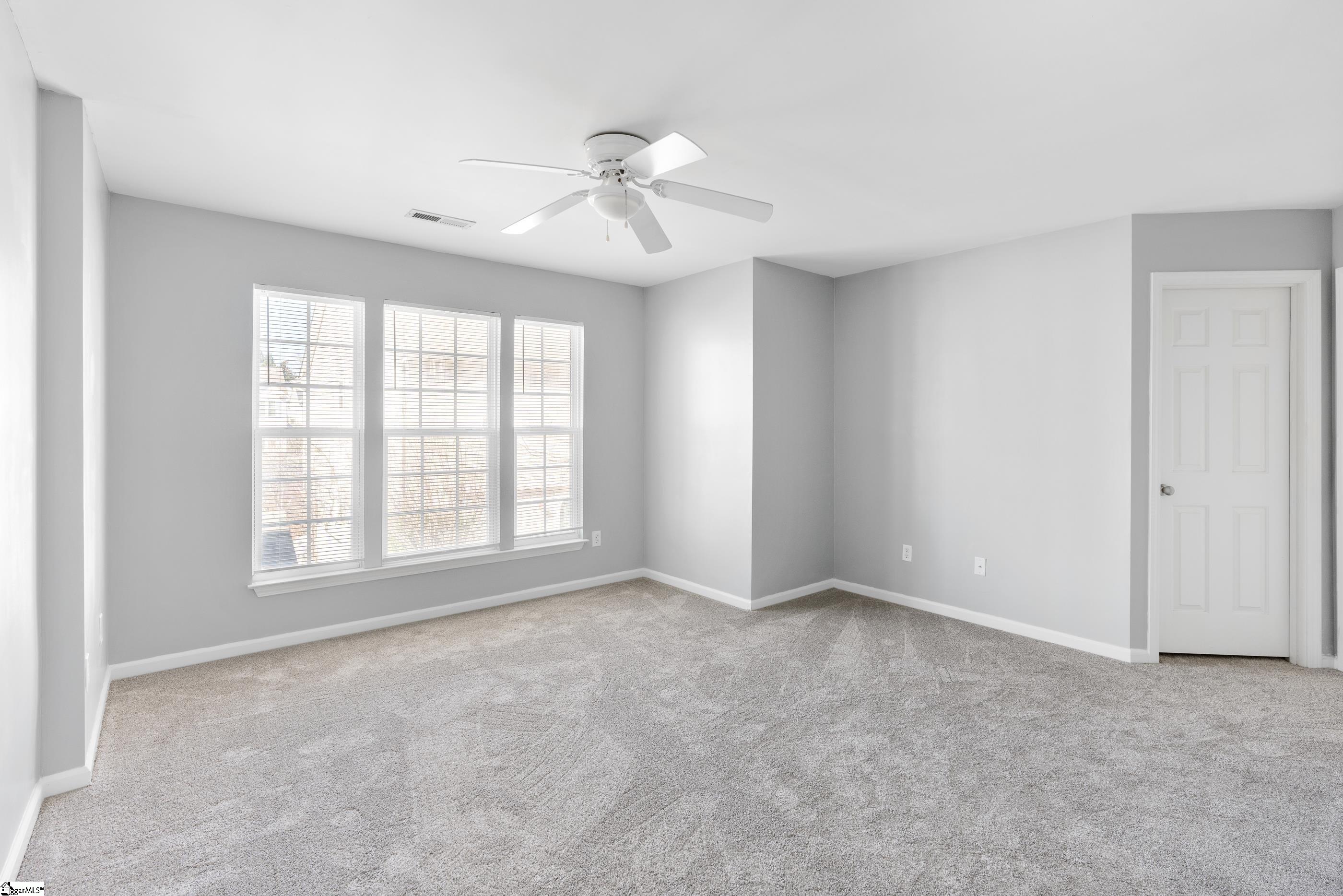 77 Spring Crossing Circle Property Photo 12