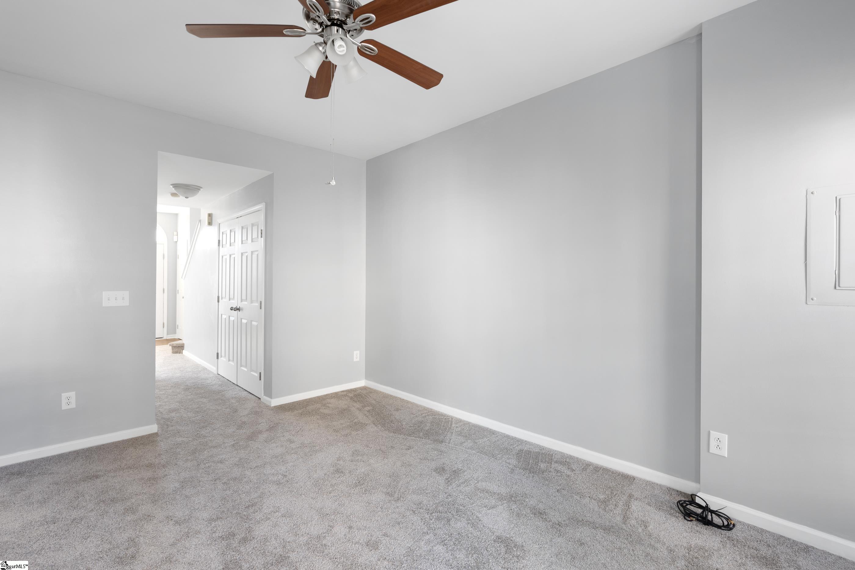 77 Spring Crossing Circle Property Photo 14