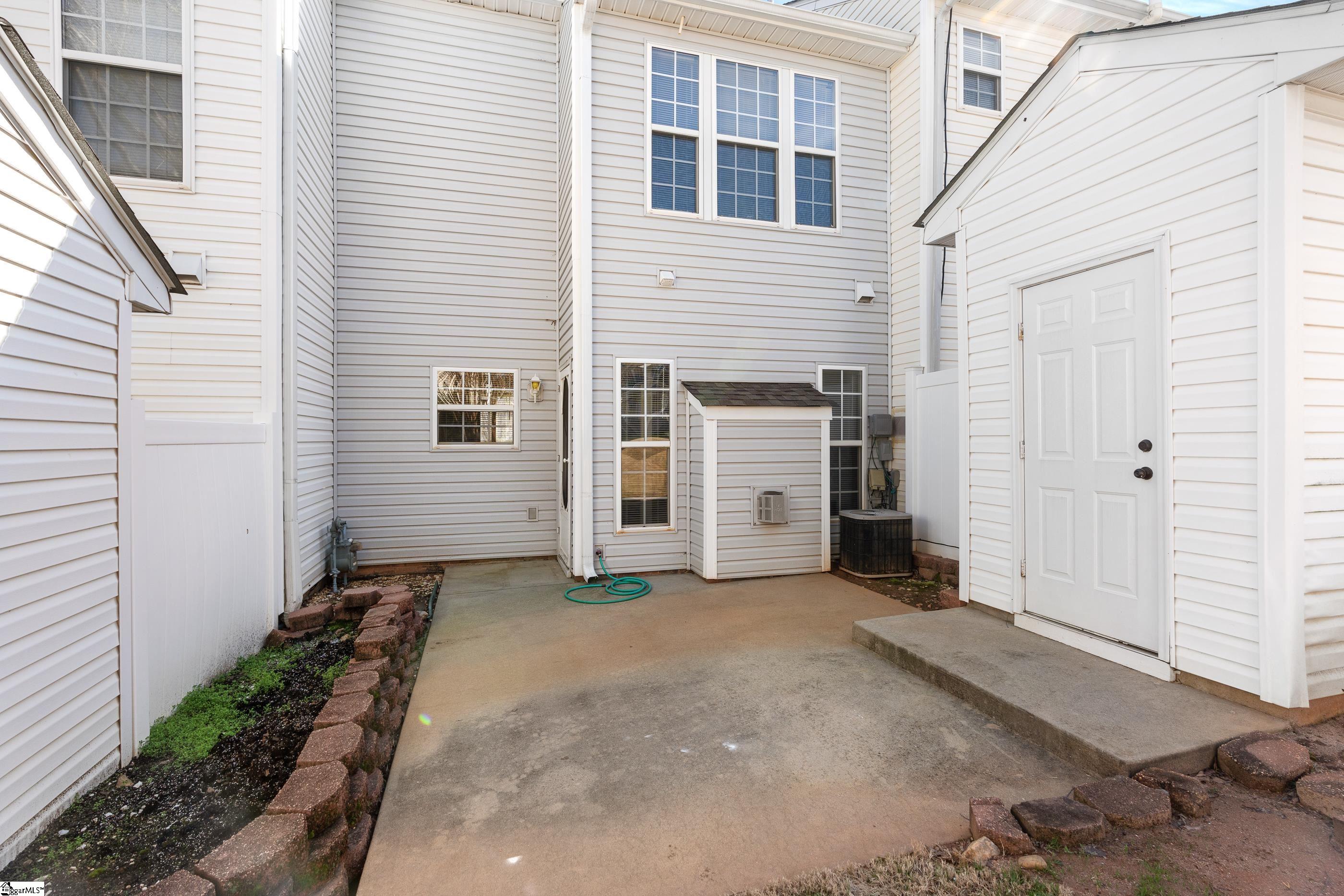 77 Spring Crossing Circle Property Photo 18