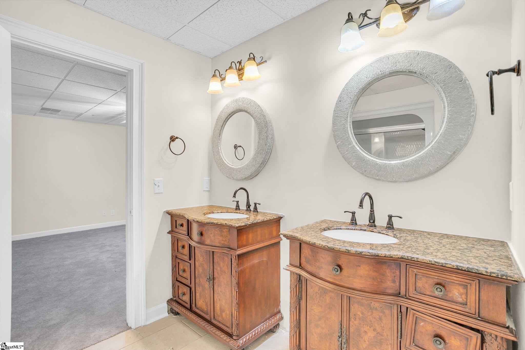 11 Country Squire Court Property Photo 31