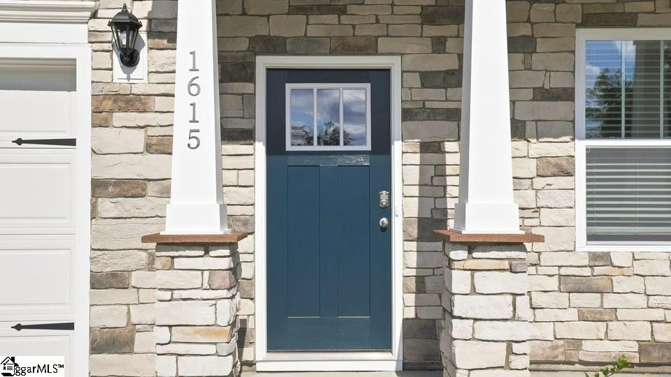 1615 Castlen Court Property Photo 3