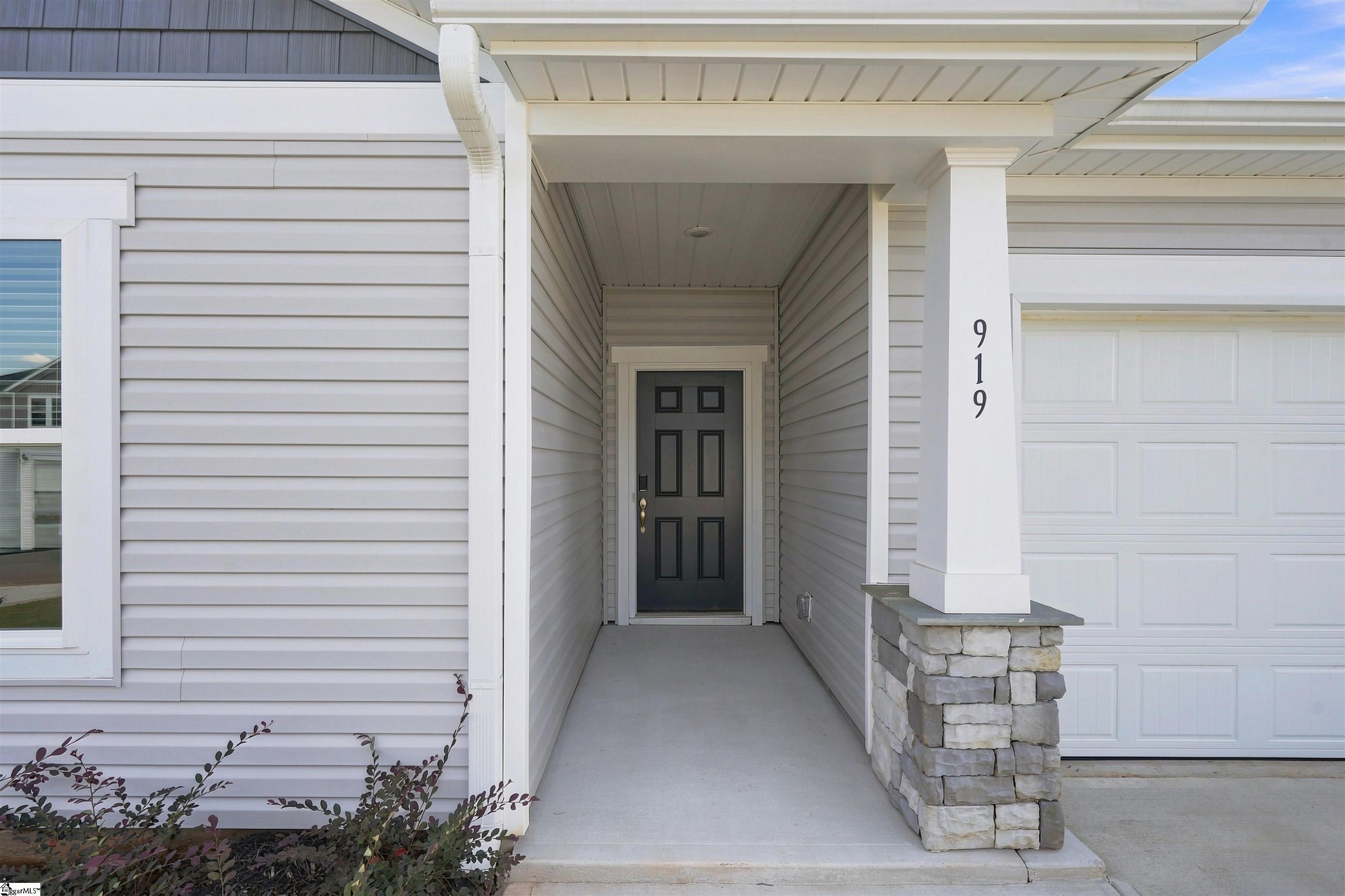 919 Rising Oak Court Property Photo 5