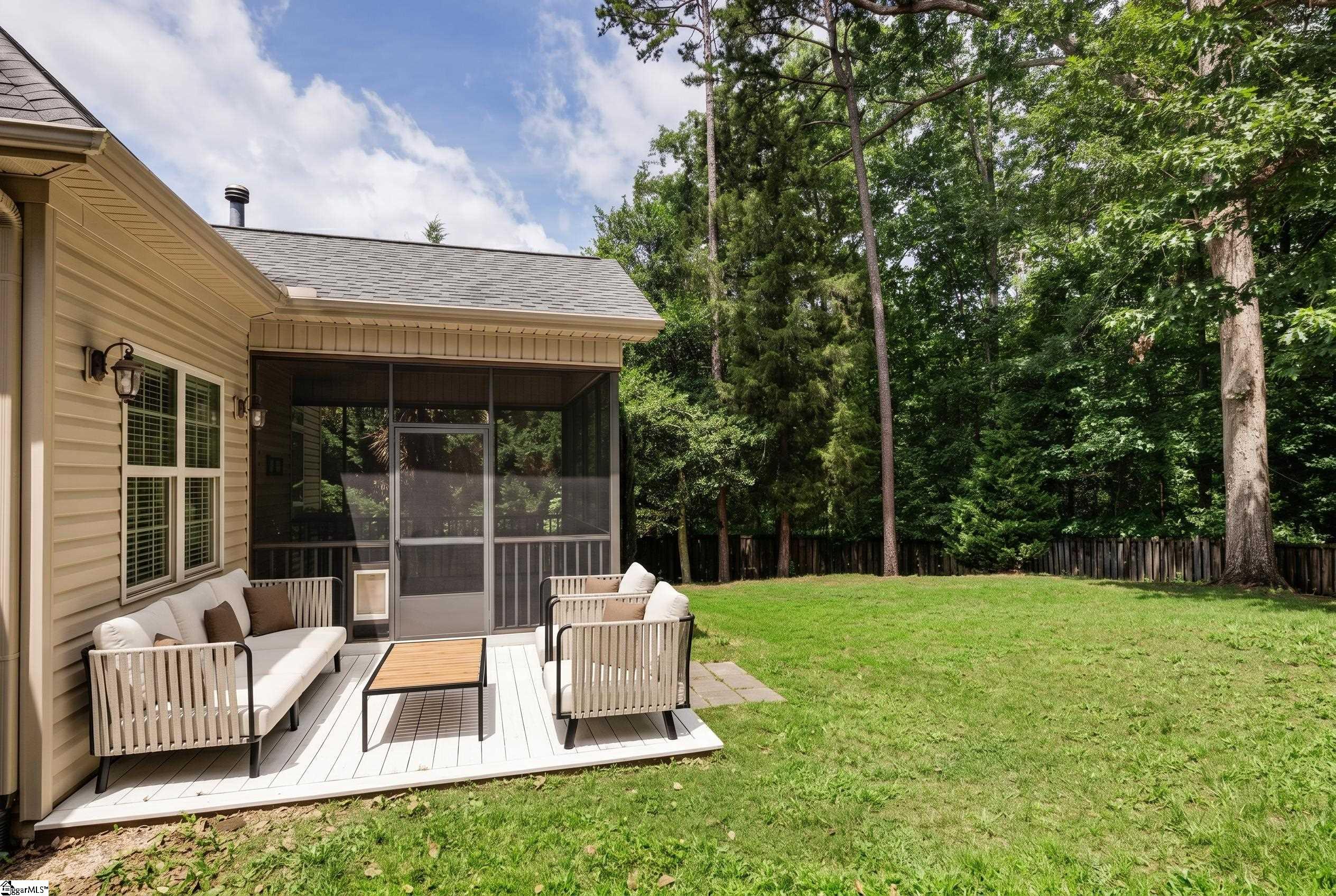 100 Carolina Oaks Drive Property Photo 4
