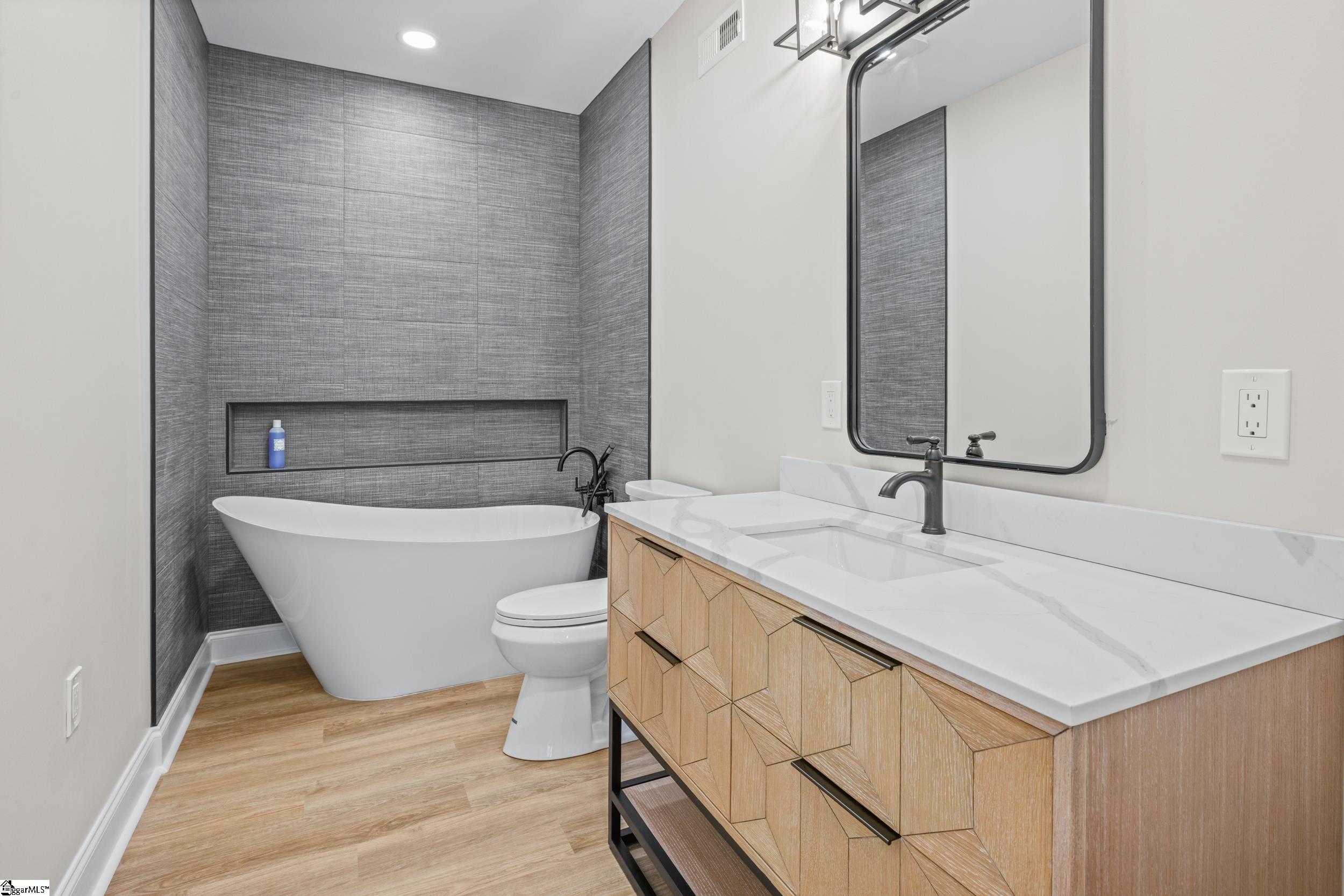 209 Amethyst Way Property Photo 34