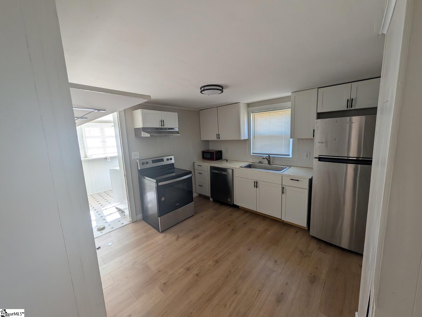 8 Hollywood Street Property Photo 3