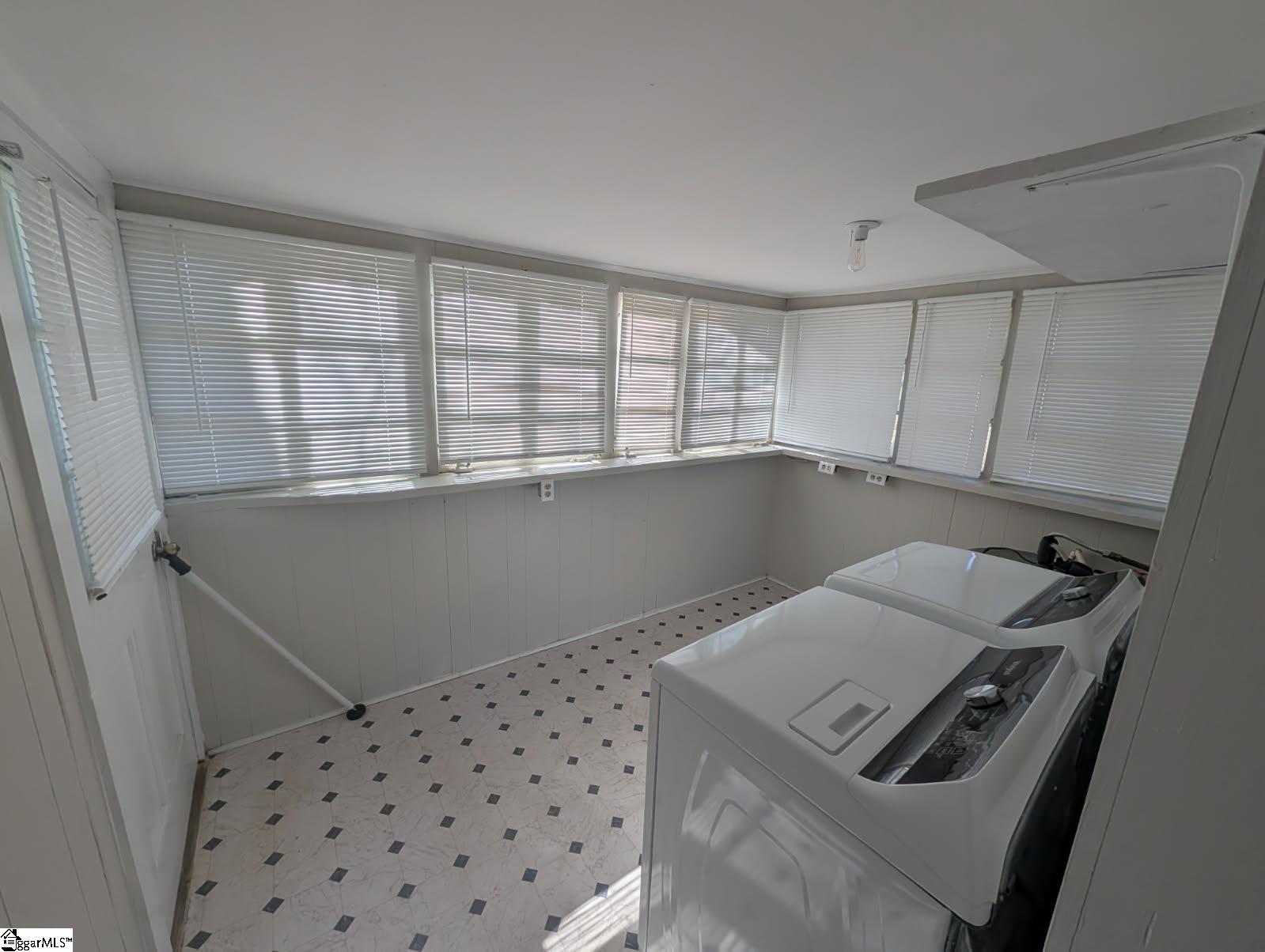 8 Hollywood Street Property Photo 6