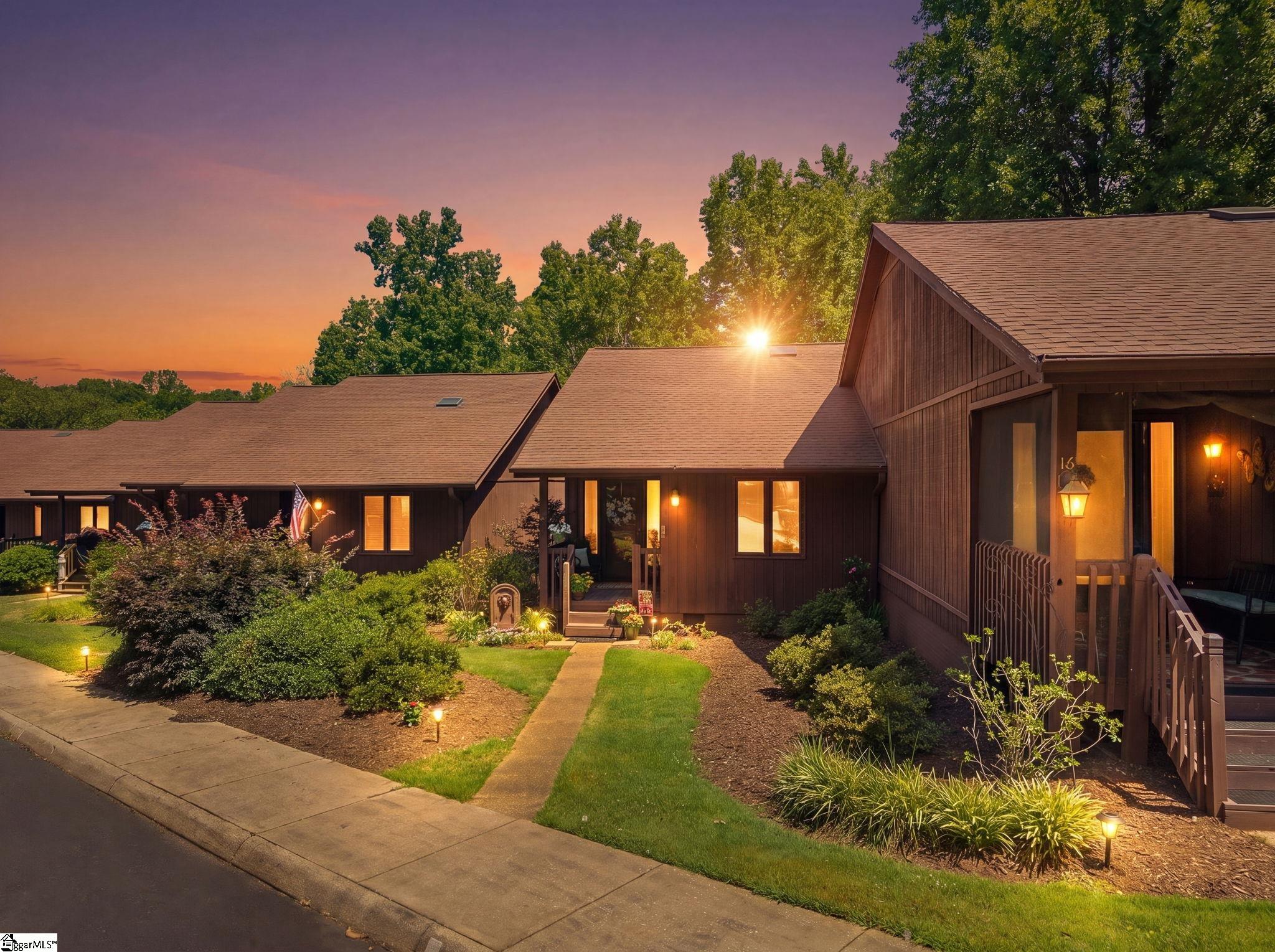15 Creekside Way