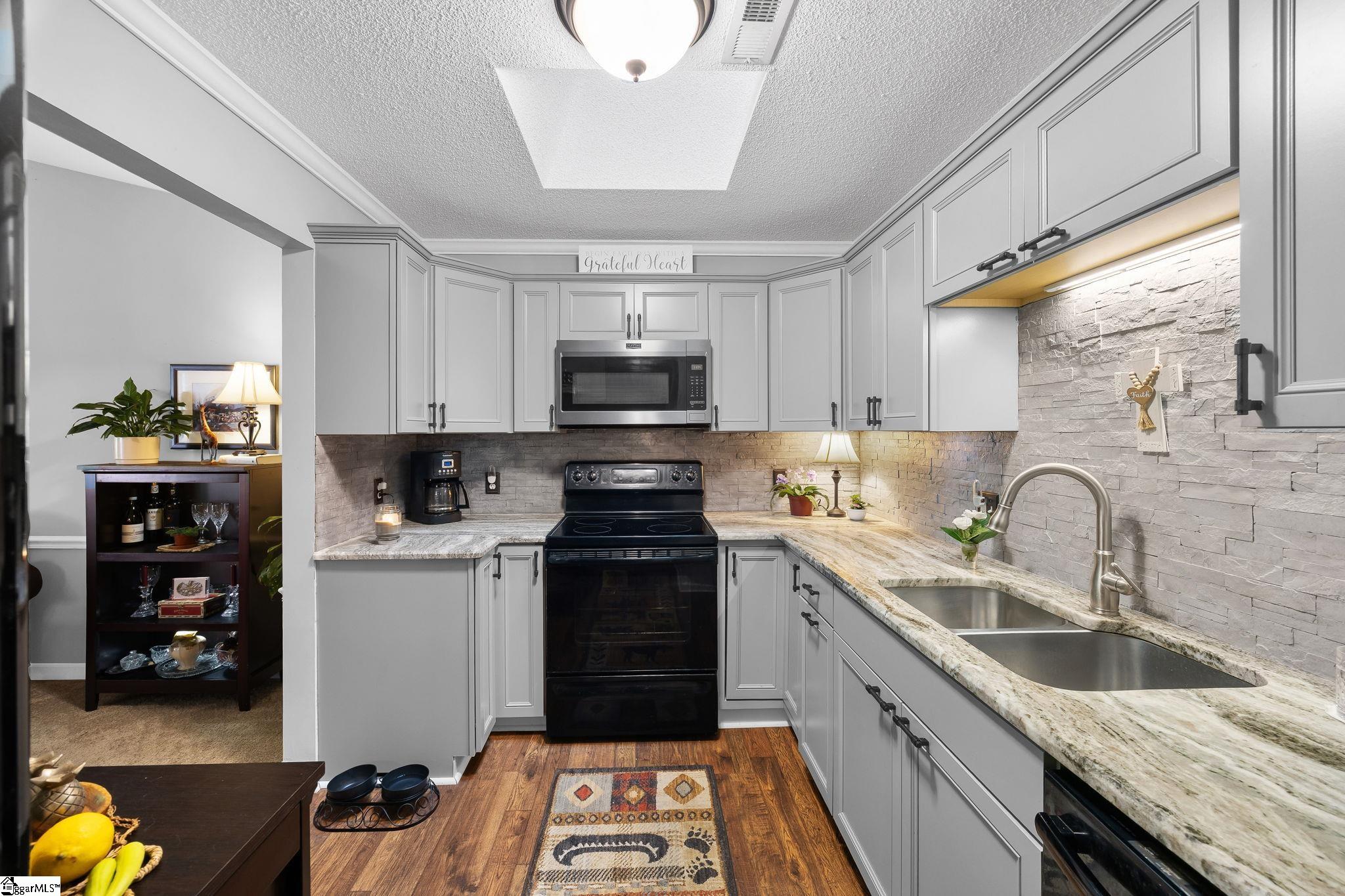 15 Creekside Way Property Photo 5