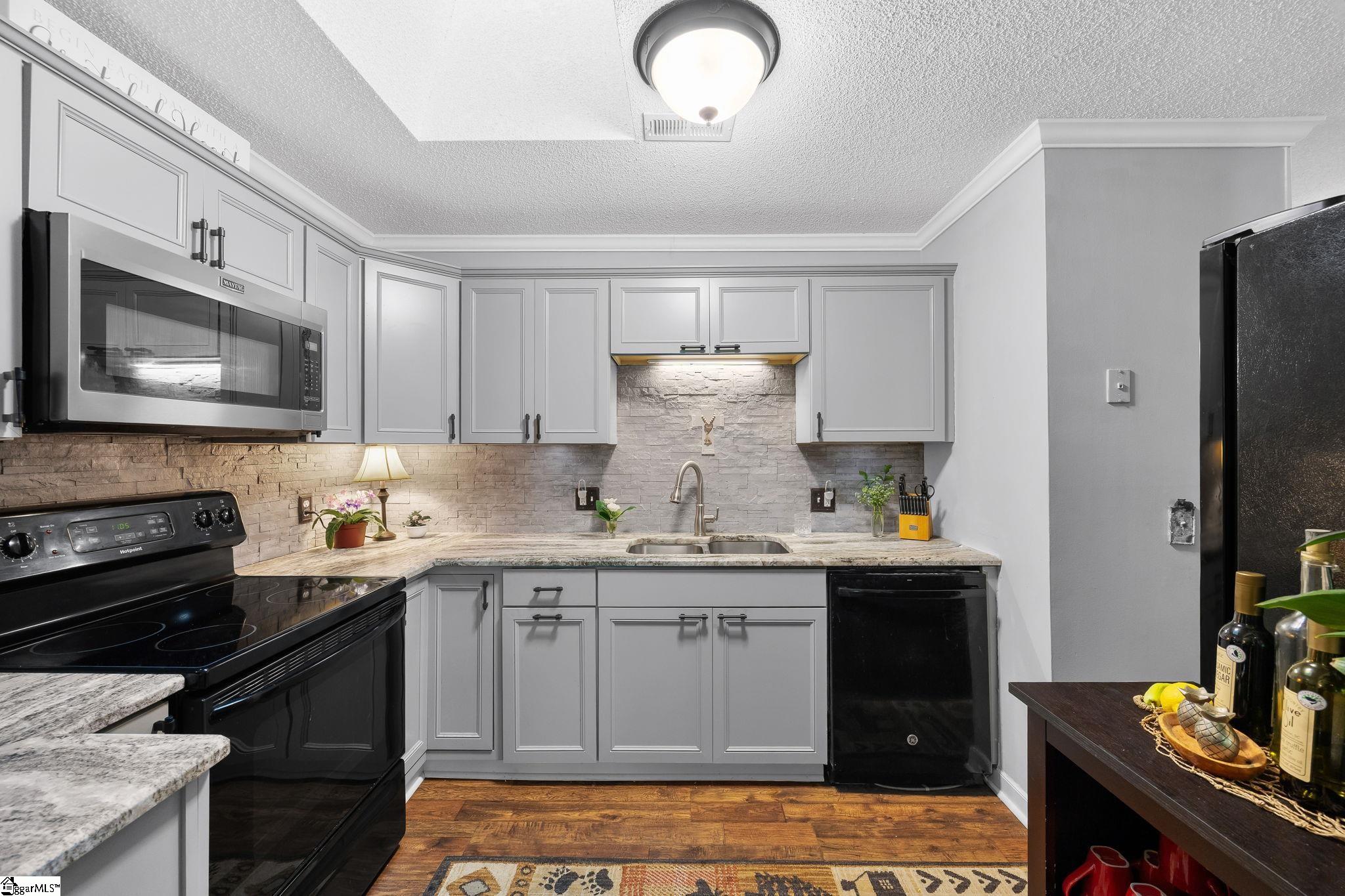15 Creekside Way Property Photo 6