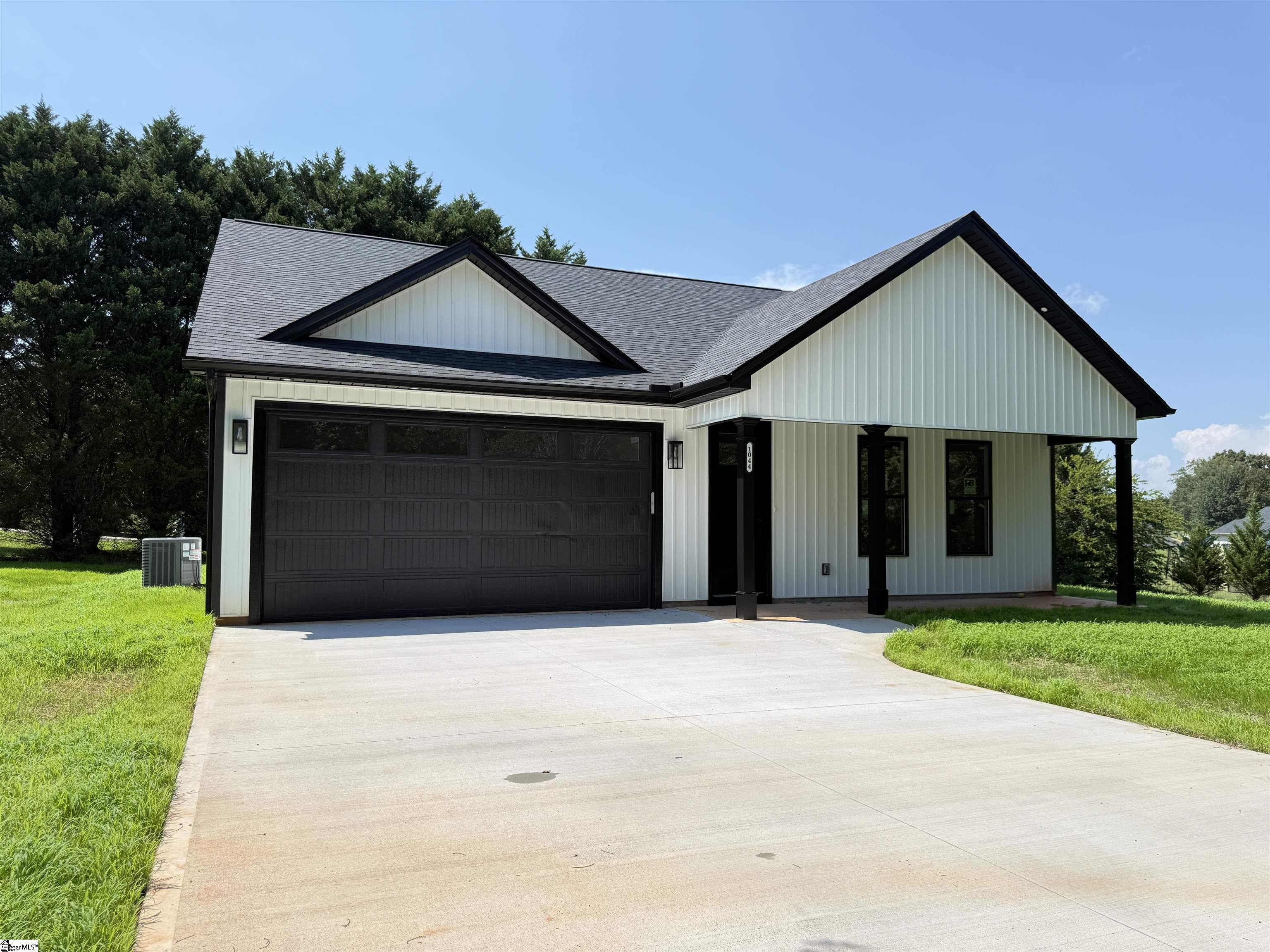 1044 W 11 Highway Property Photo 3