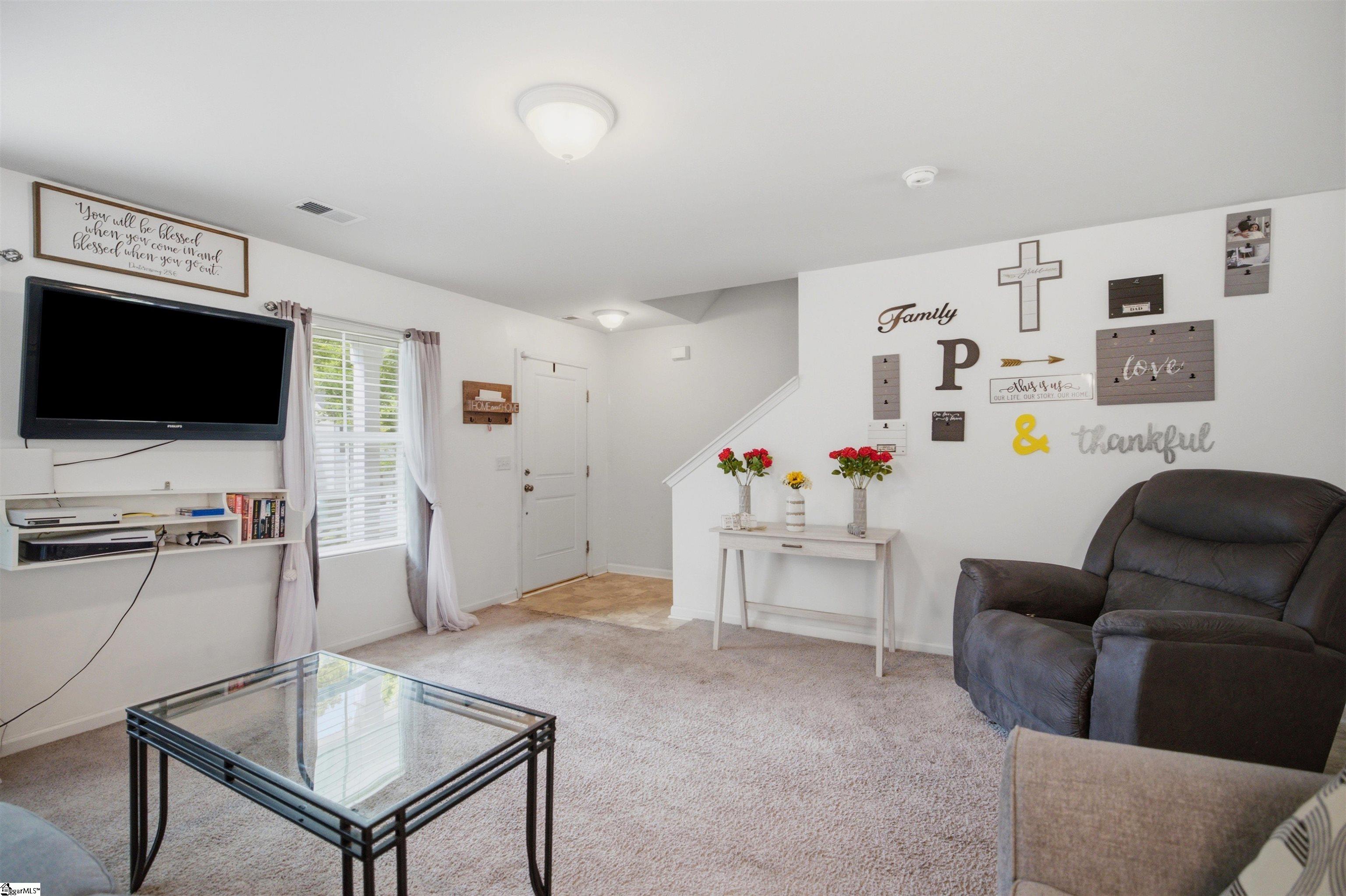 712 Roebuck Avenue Property Photo 4