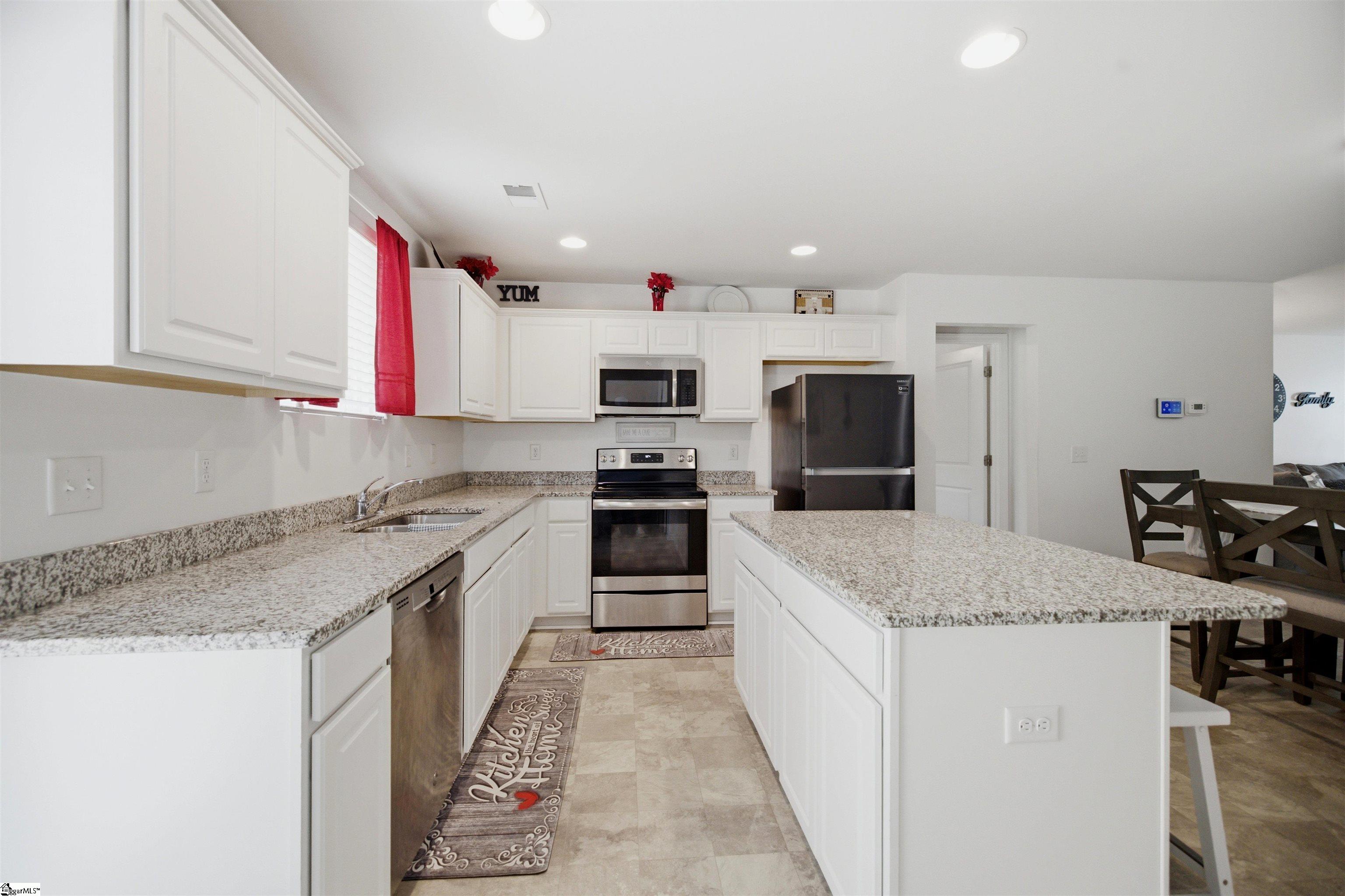 712 Roebuck Avenue Property Photo 7